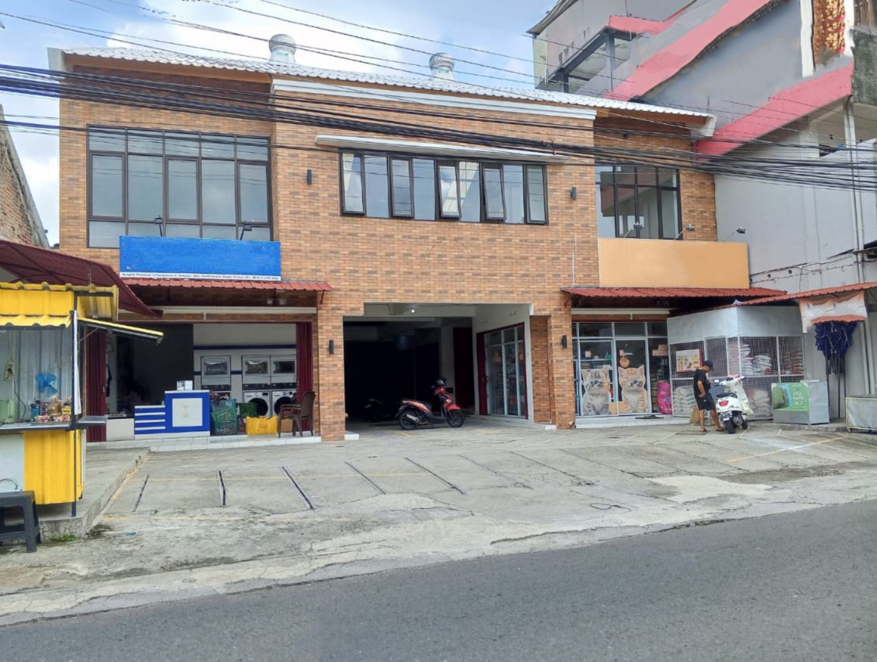 Bangunan Komersial Cocok Untuk Usaha Lokasi Strategis Dekat Pasar Kolombo