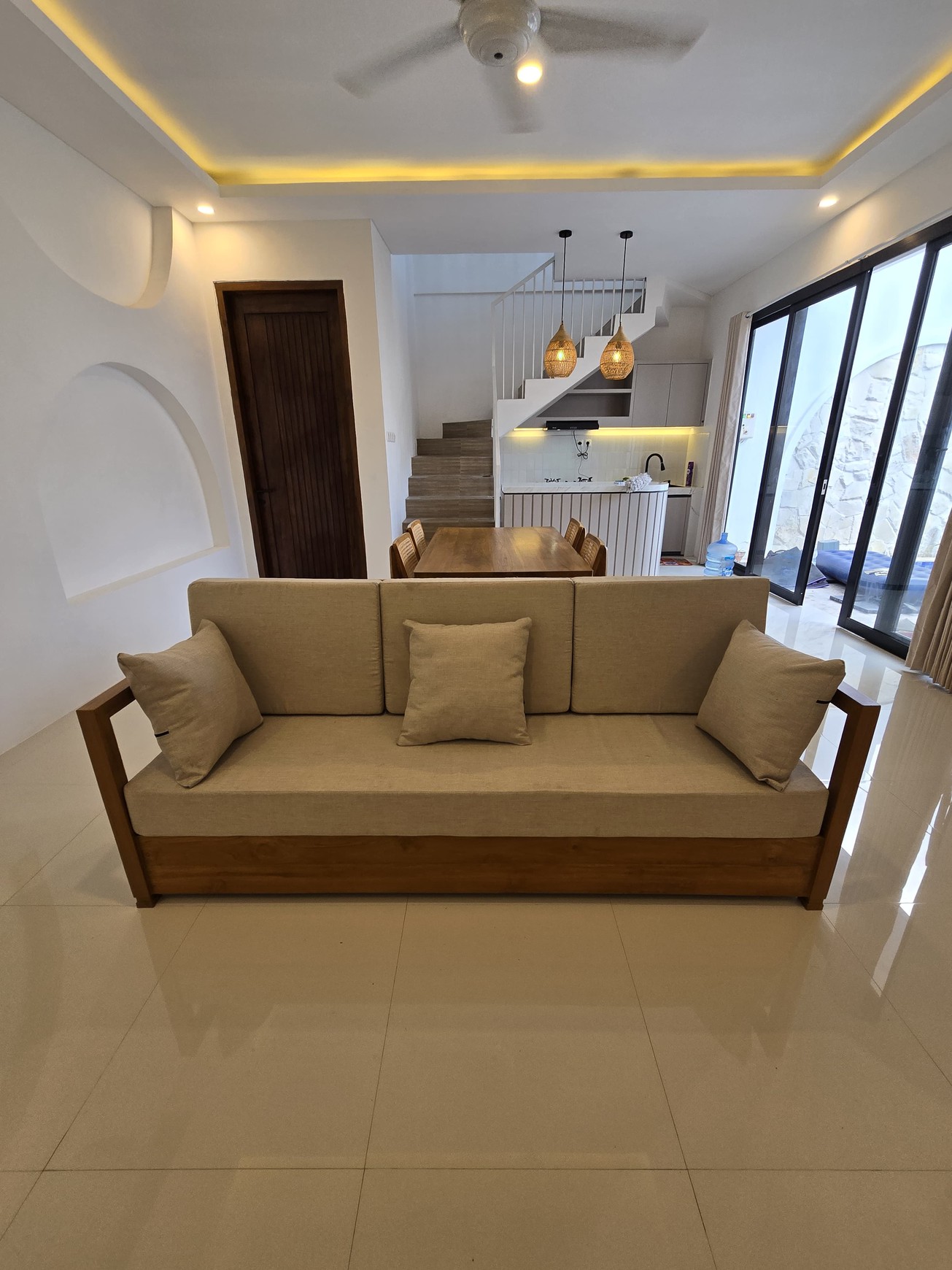 Dijual Villa Mediterania Mewah di Canggu - Hanya 2 KM ke Pantai Berawa!