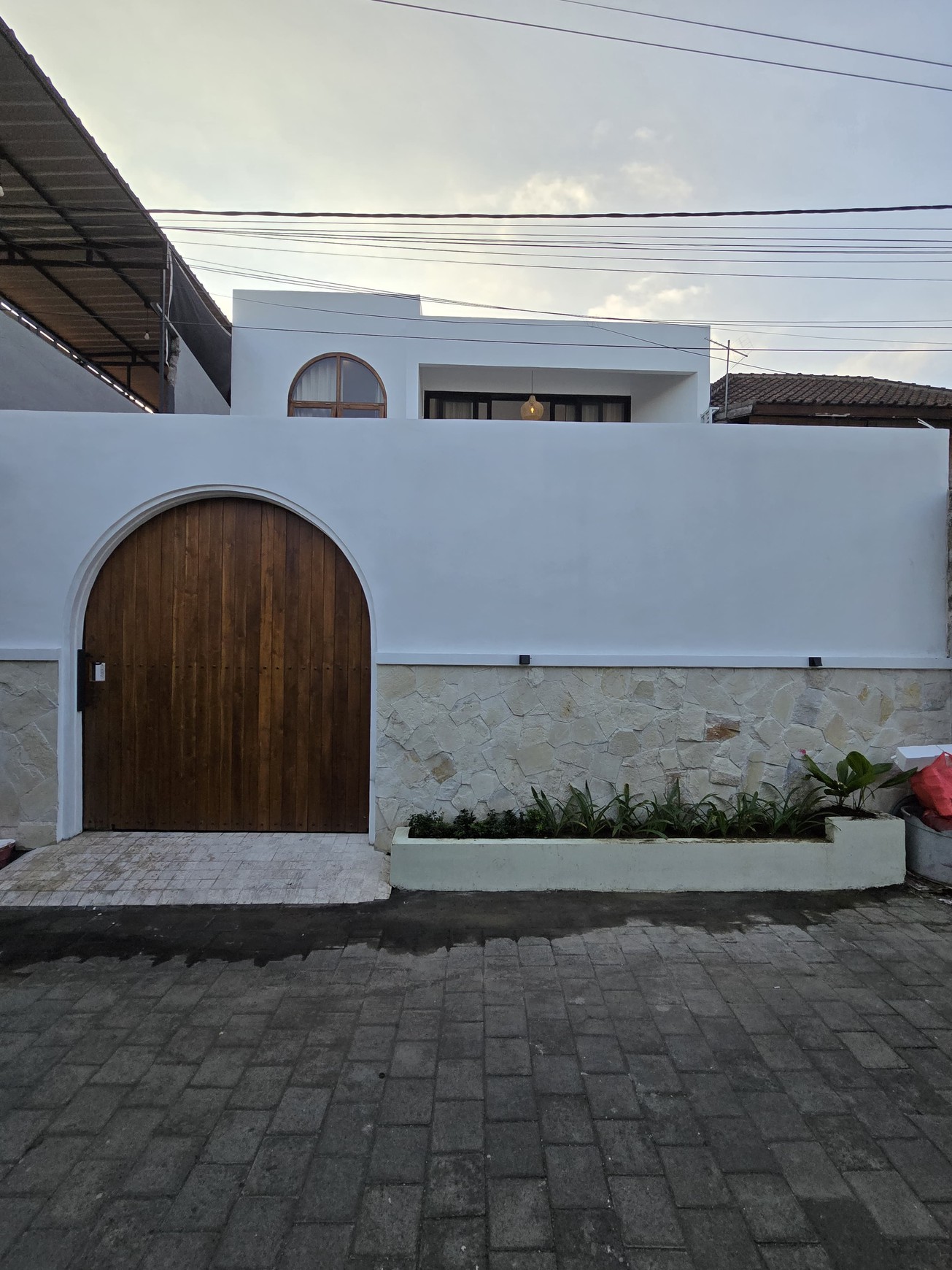 Dijual Villa Mediterania Mewah di Canggu - Hanya 2 KM ke Pantai Berawa!