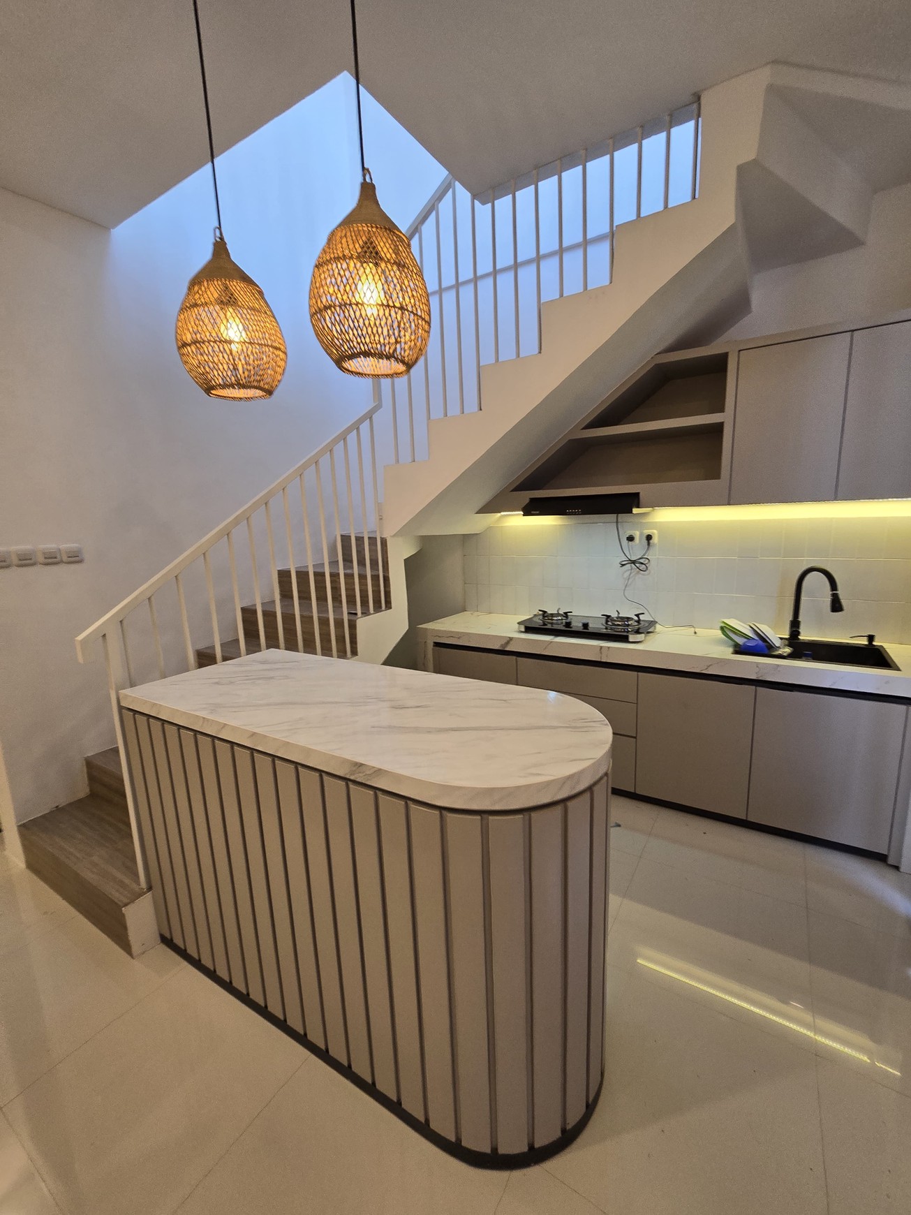 Dijual Villa Mediterania Mewah di Canggu - Hanya 2 KM ke Pantai Berawa!