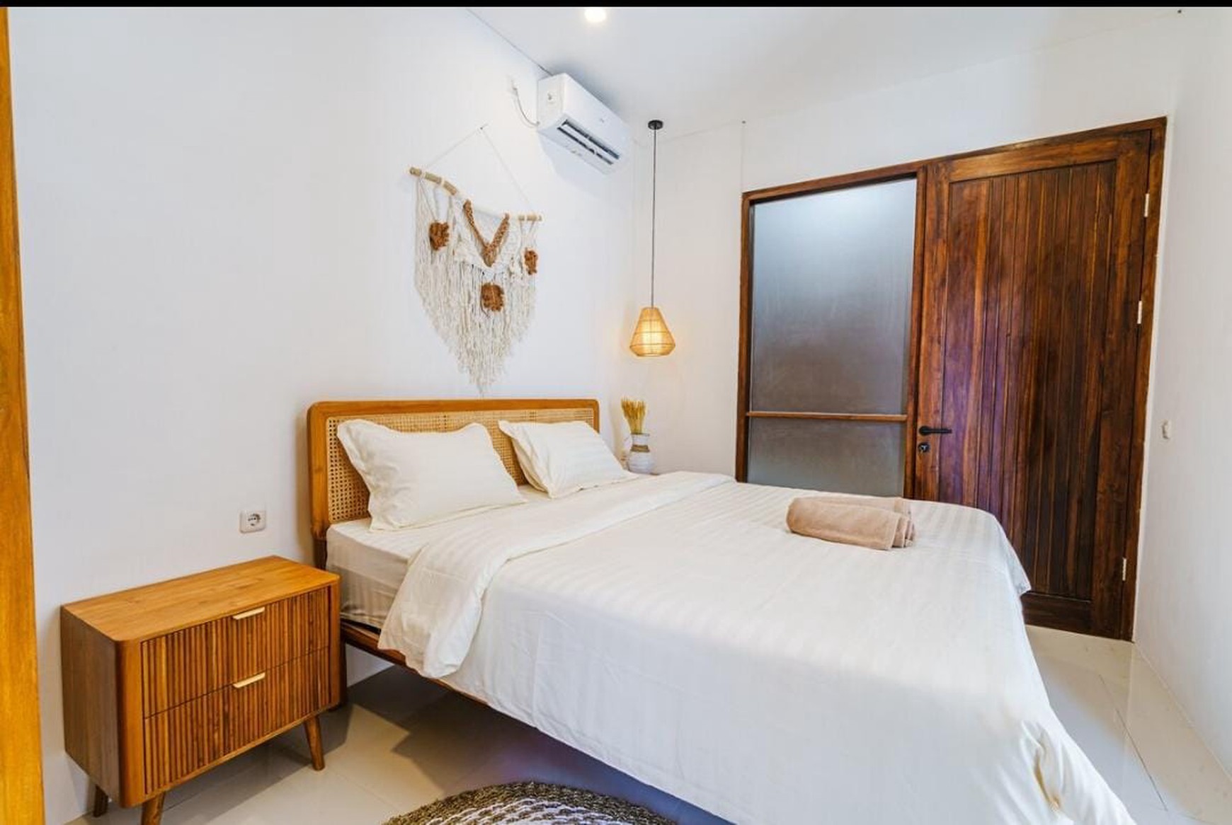 Dijual Villa Mediterania Mewah di Canggu - Hanya 2 KM ke Pantai Berawa!