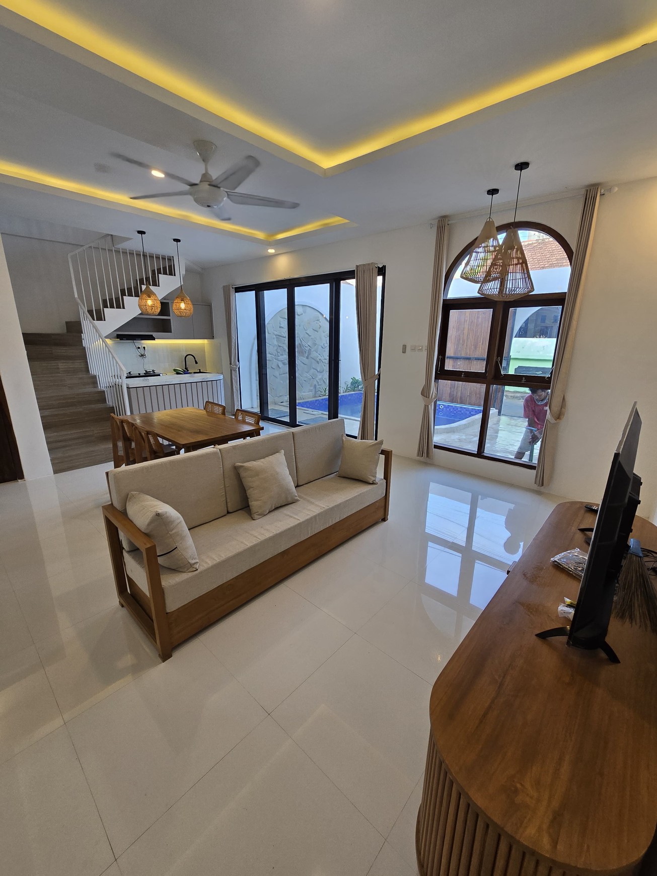 Dijual Villa Mediterania Mewah di Canggu - Hanya 2 KM ke Pantai Berawa!