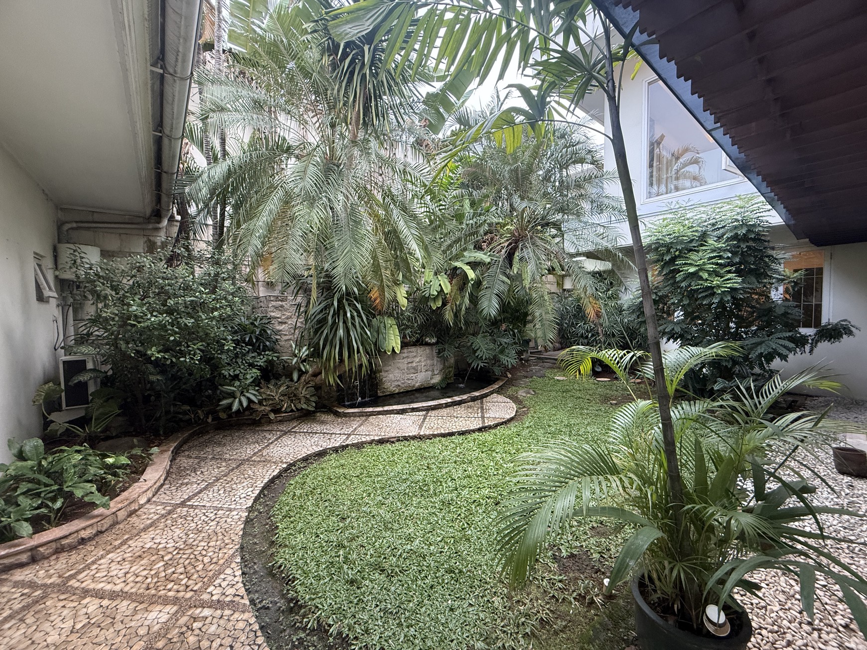 BEAUTIFUL HOUSE AT SENOPATI AREA