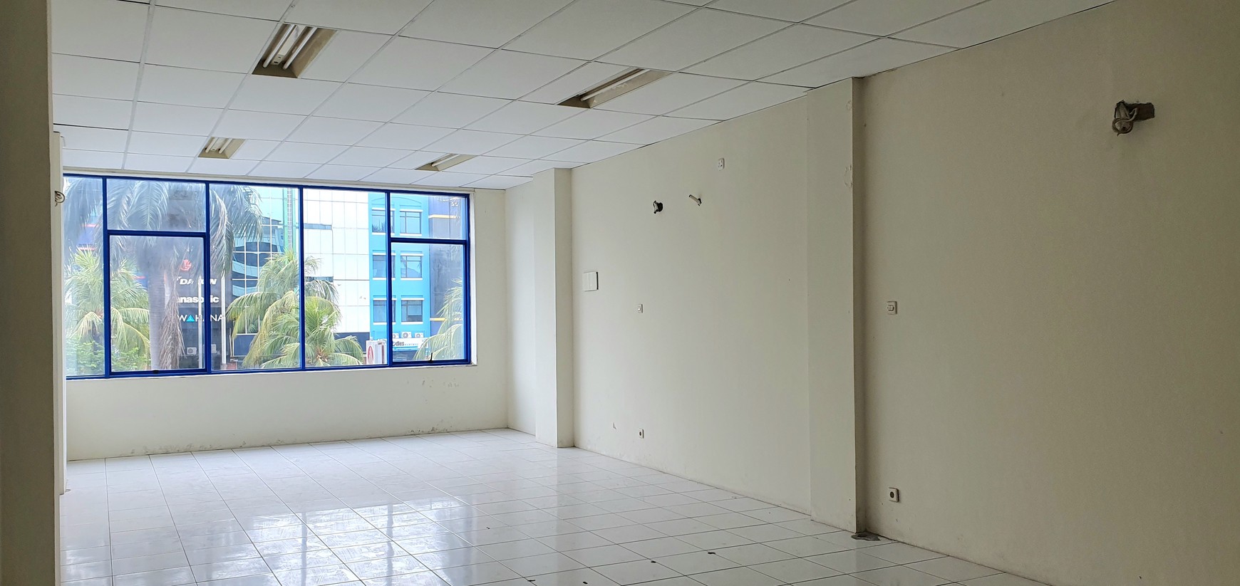 Ruko Artha Gading Boulevard depan Kirana, Kelapa Gading. Rapih, bersih, siap pakai. Selesai renovasi akhir 2024