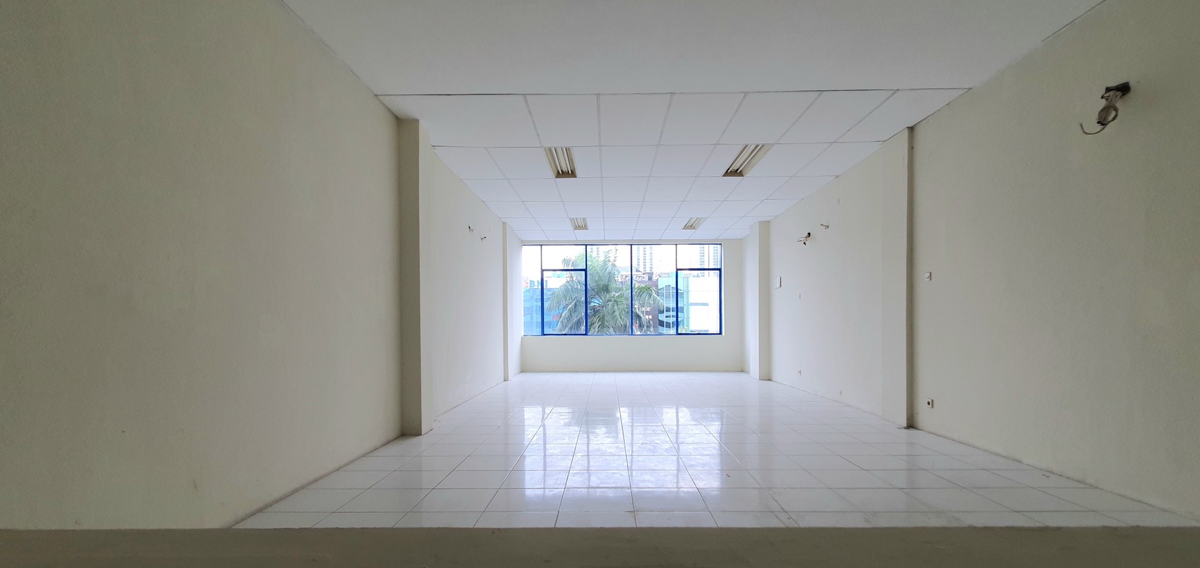 Ruko Artha Gading Boulevard depan Kirana, Kelapa Gading. Rapih, bersih, siap pakai. Selesai renovasi akhir 2024