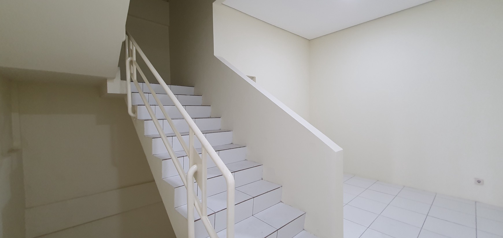 Ruko Artha Gading Boulevard depan Kirana, Kelapa Gading. Rapih, bersih, siap pakai. Selesai renovasi akhir 2024