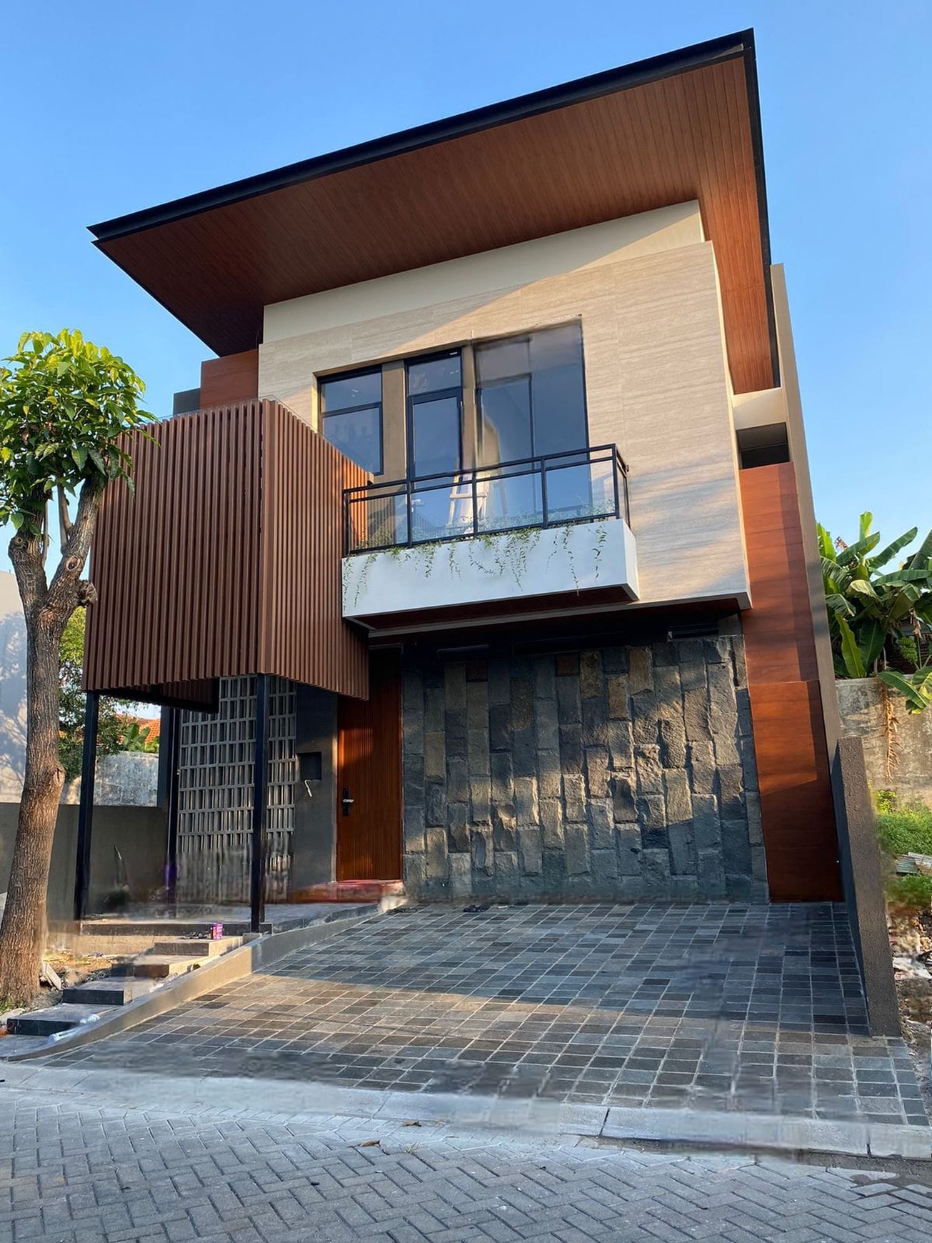 DIJUAL RUMAH BARU MODERN Tropical Balinese, CitraLand Utama, Surabaya Barat