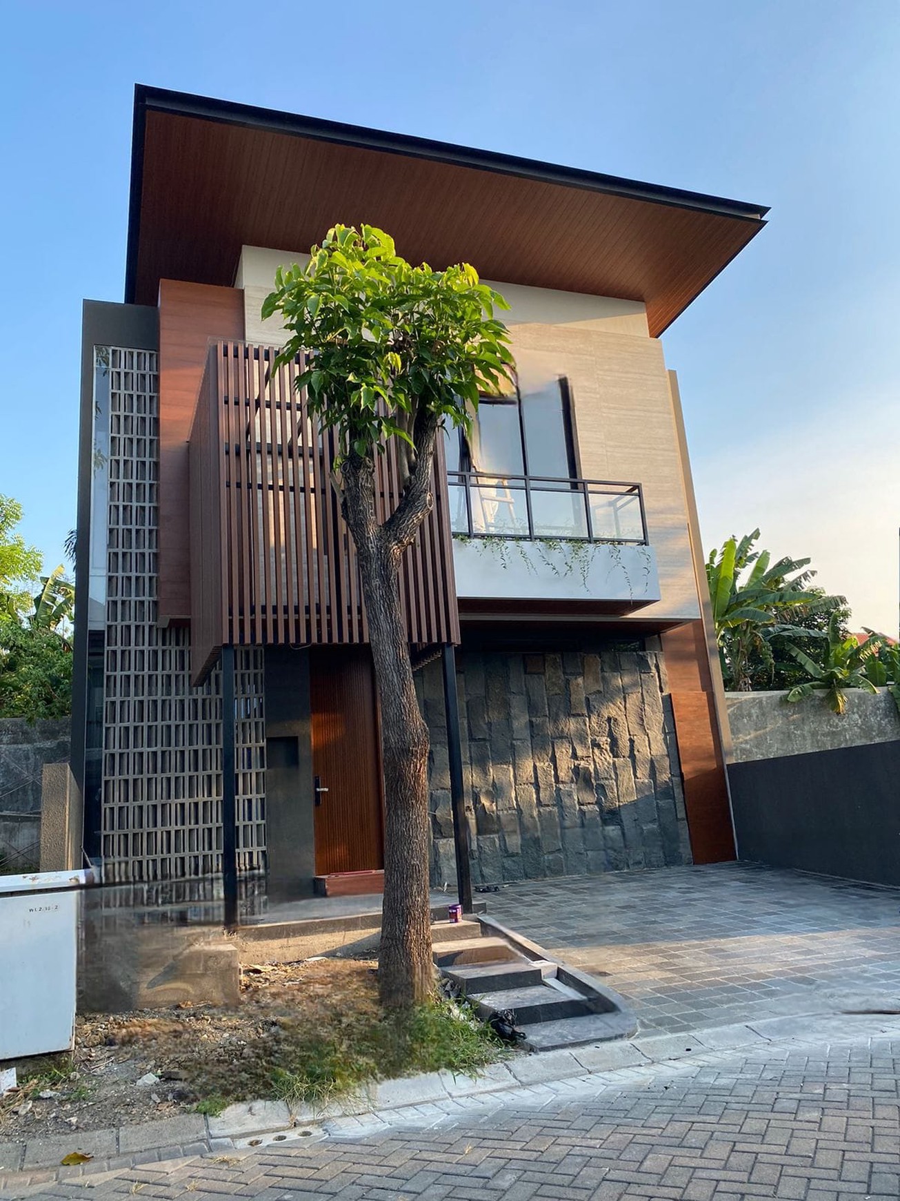 DIJUAL RUMAH BARU MODERN Tropical Balinese, CitraLand Utama, Surabaya Barat