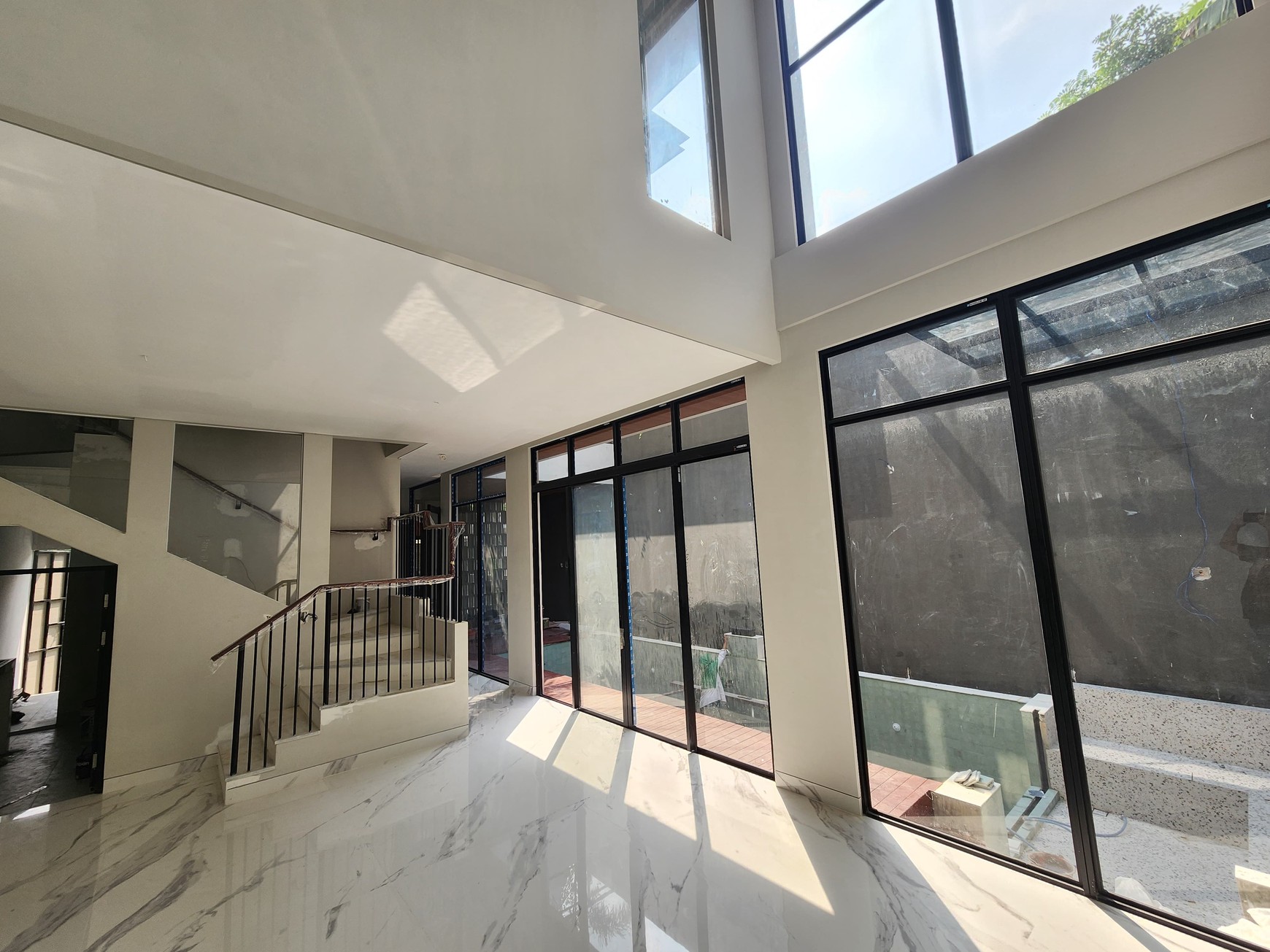 DIJUAL RUMAH BARU MODERN Tropical Balinese, CitraLand Utama, Surabaya Barat