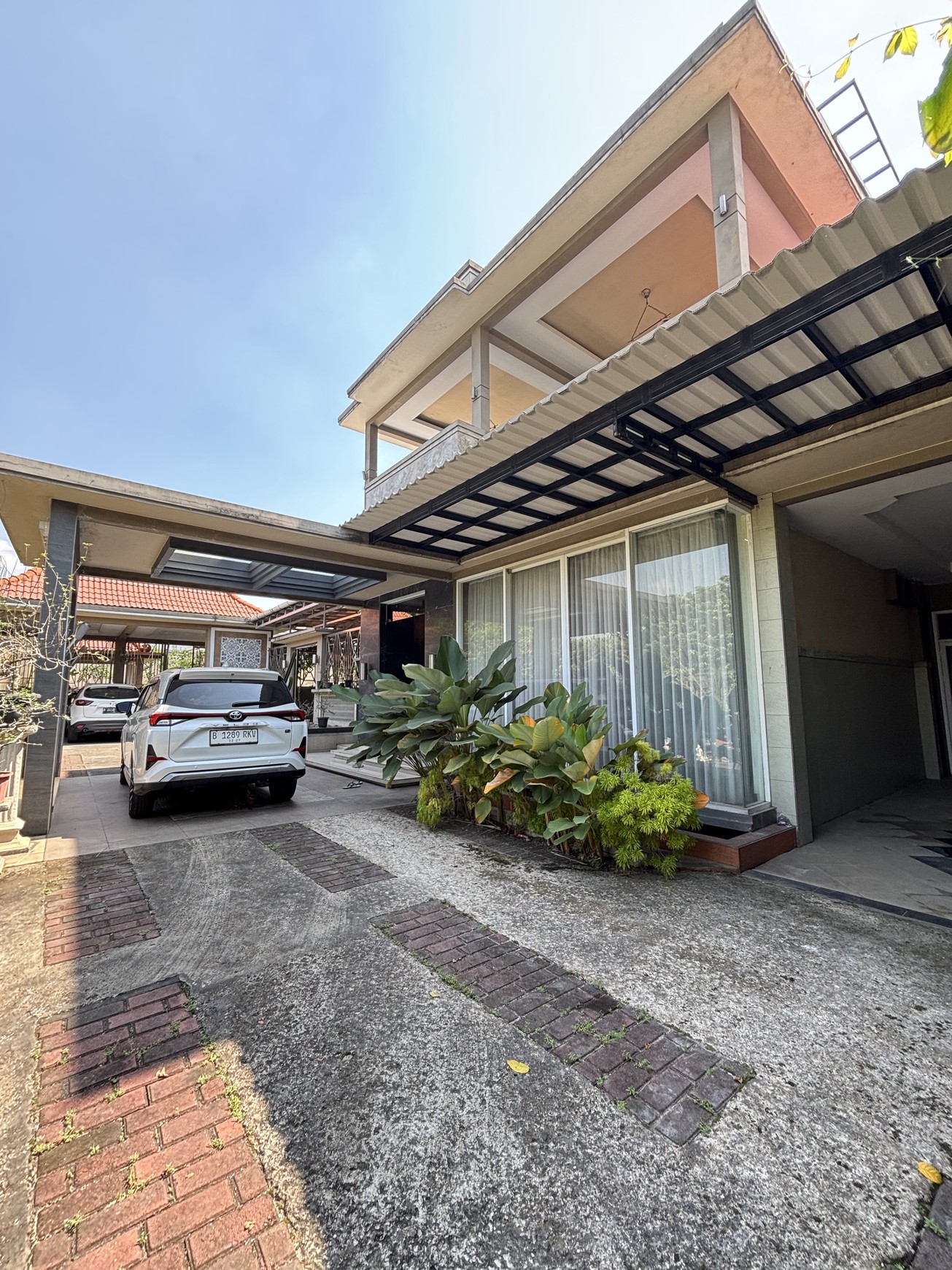 Rumah Villa  3 lantai di Belakang Bukit Golf Cibubur