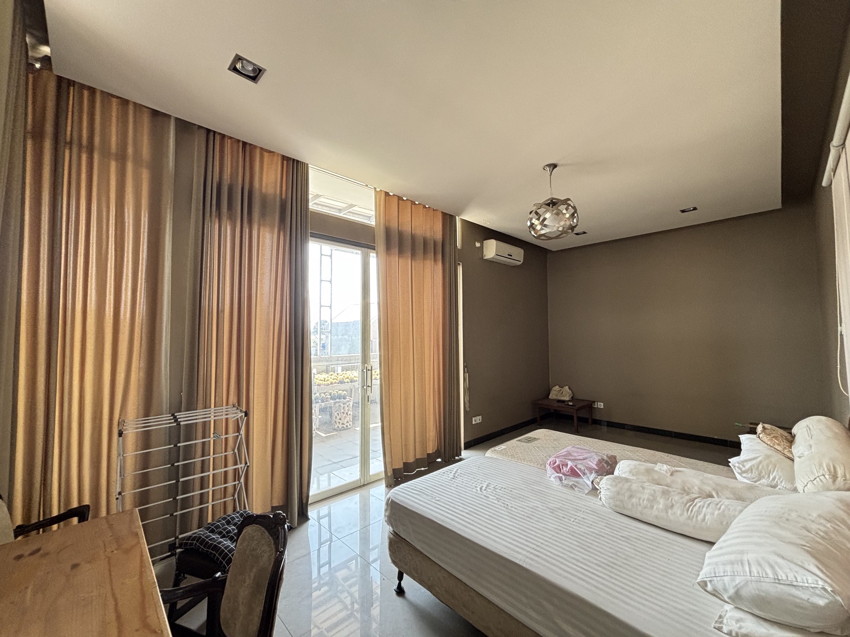 Rumah Villa  3 lantai di Belakang Bukit Golf Cibubur