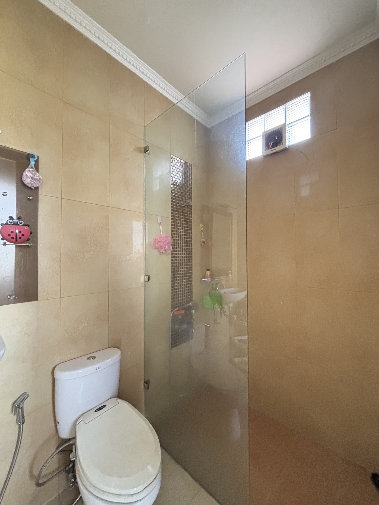 Rumah Villa  3 lantai di Belakang Bukit Golf Cibubur