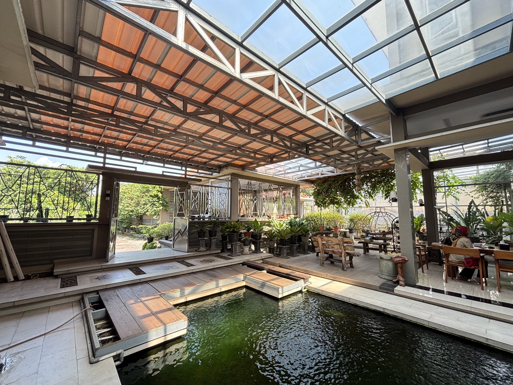 Rumah Villa  3 lantai di Belakang Bukit Golf Cibubur