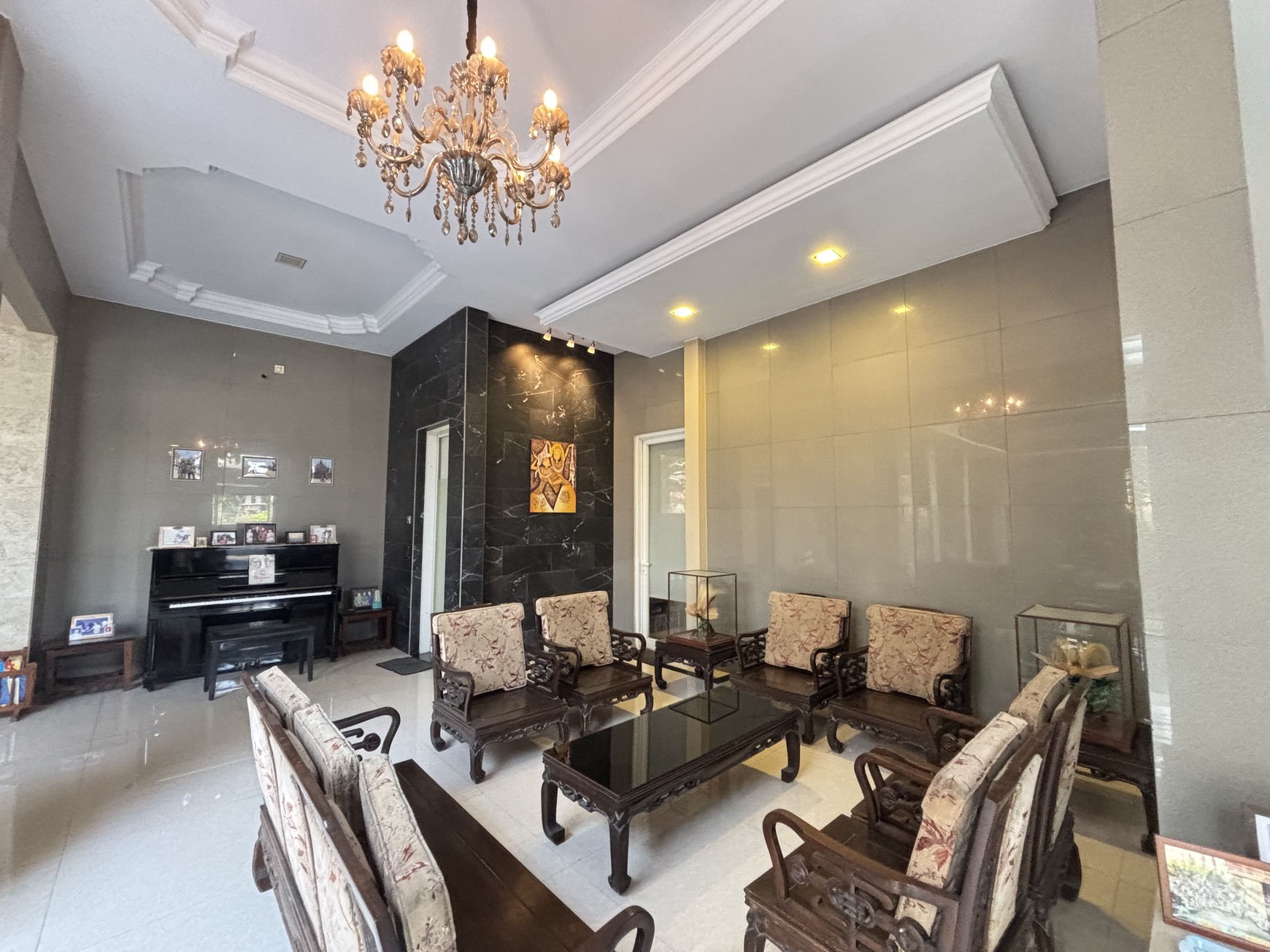 Rumah Villa  3 lantai di Belakang Bukit Golf Cibubur