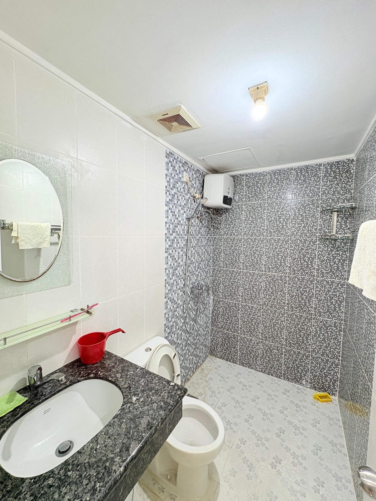 Dijual Cepat! Apartemen Season City tower C, Grogol Jakarta Barat, Lantai Tinggi dan Siap Huni