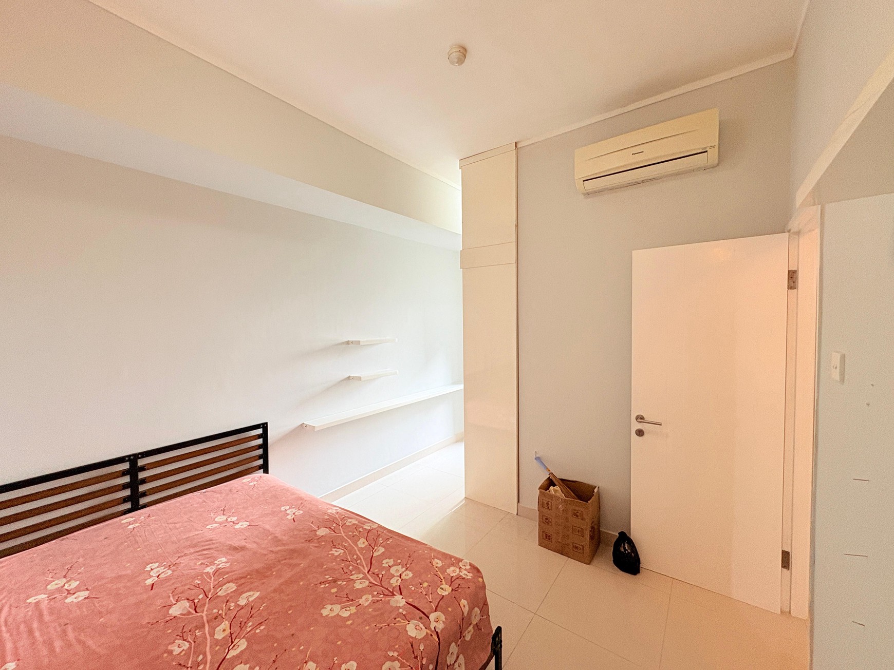 Dijual Cepat! Apartemen Season City tower C, Grogol Jakarta Barat, Lantai Tinggi dan Siap Huni