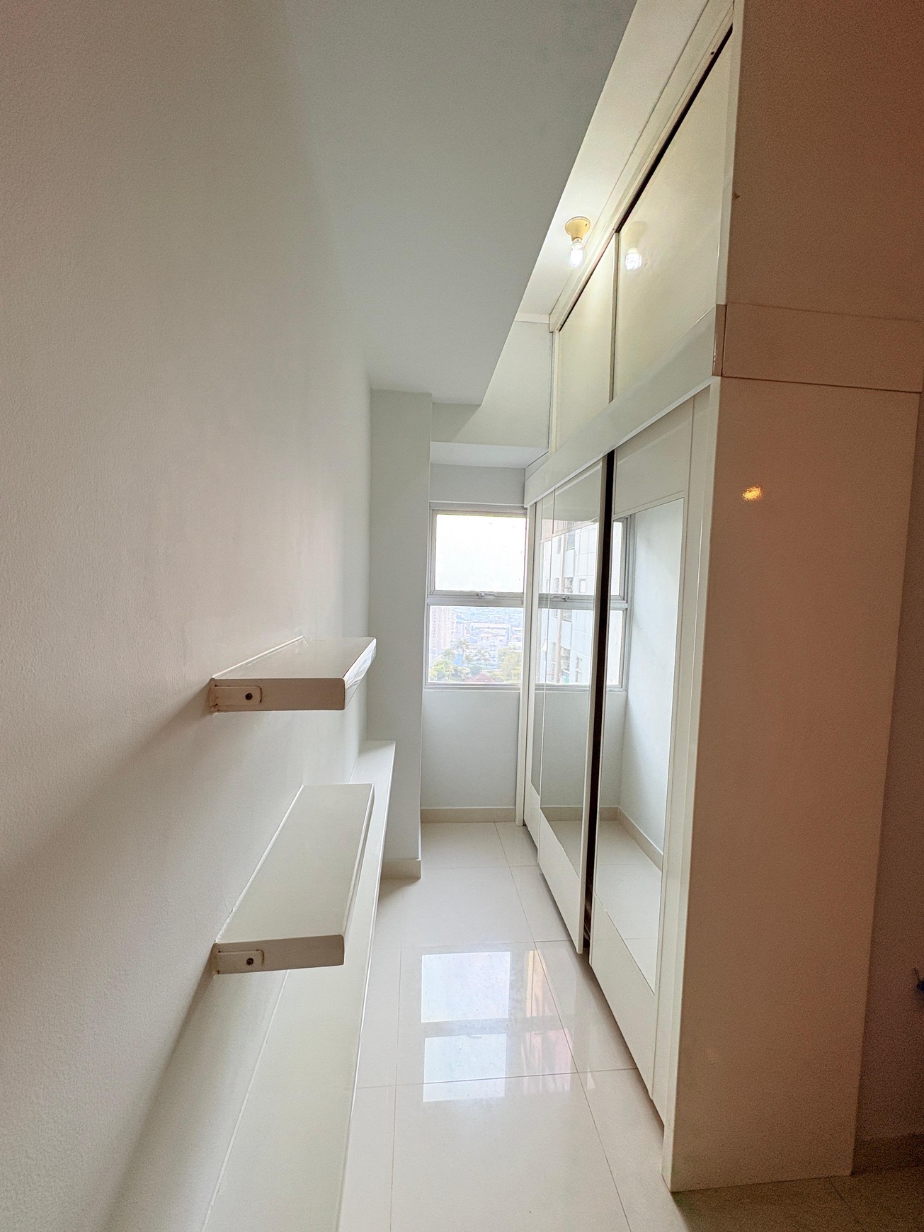 Dijual Cepat! Apartemen Season City tower C, Grogol Jakarta Barat, Lantai Tinggi dan Siap Huni
