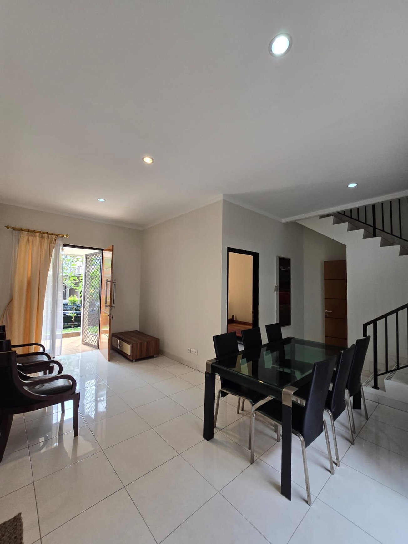 Dijual Cepat Rumah dalam cluster,2 lantai di Bintaro 9