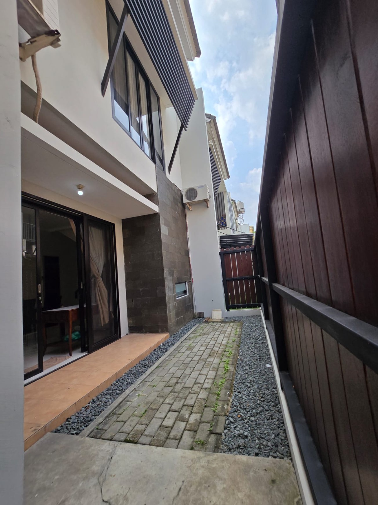Dijual Cepat Rumah dalam cluster,2 lantai di Bintaro 9