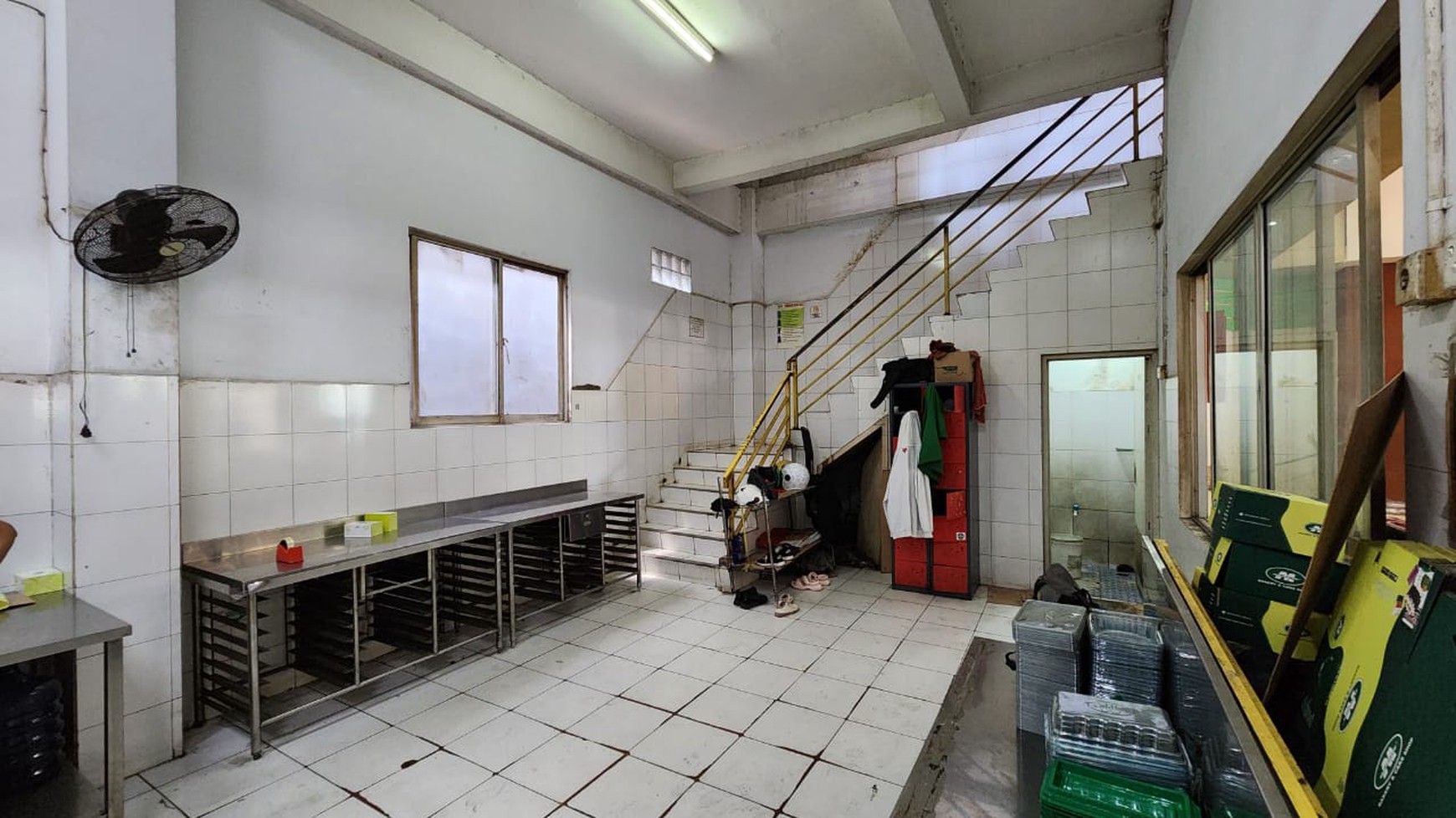 RUKO 4,5 Lantai sangat cocok untuk usaha dan kantor lokasi premium di Jalan Raya Jatiwaringin - Jakarta Timur