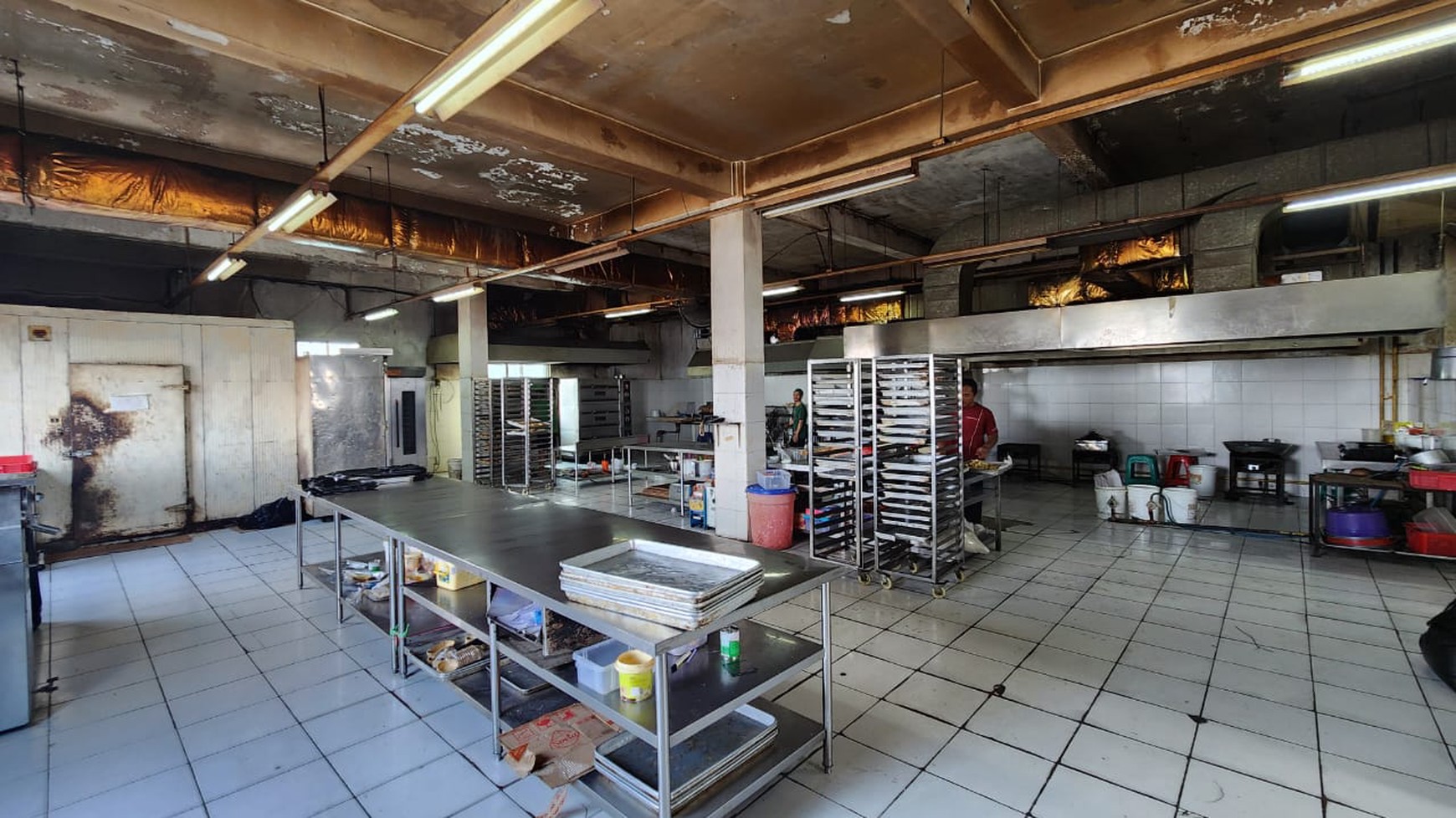 RUKO 4,5 Lantai sangat cocok untuk usaha dan kantor lokasi premium di Jalan Raya Jatiwaringin - Jakarta Timur