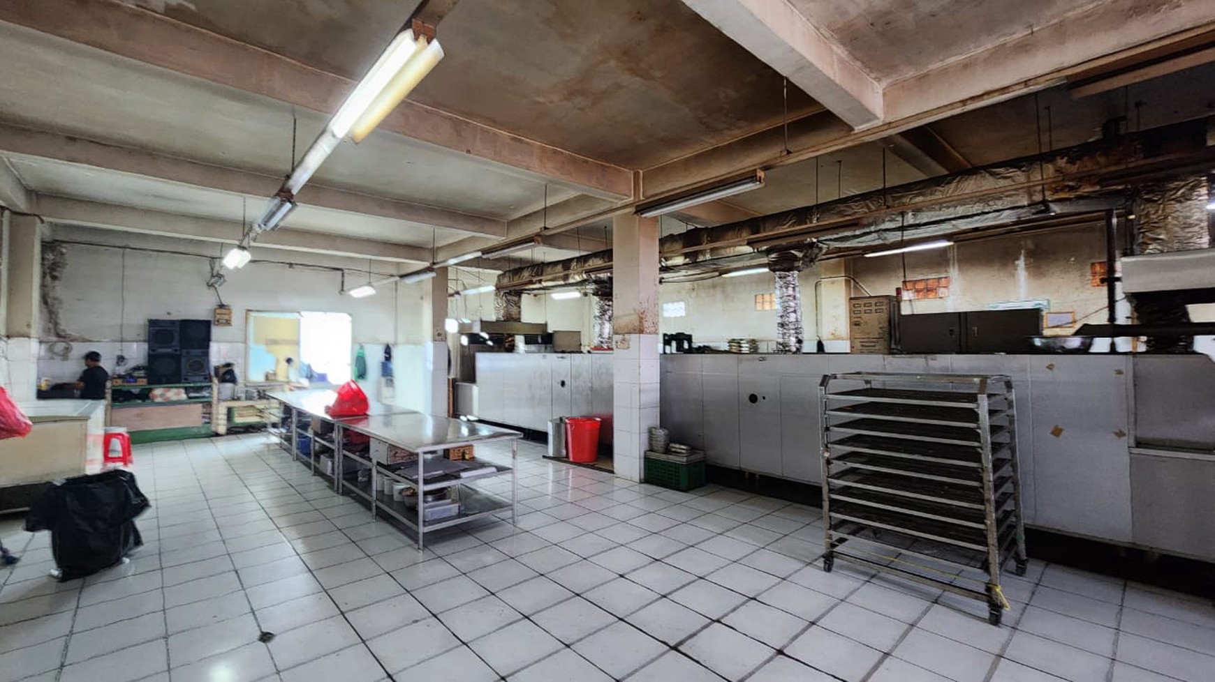 RUKO 4,5 Lantai sangat cocok untuk usaha dan kantor lokasi premium di Jalan Raya Jatiwaringin - Jakarta Timur