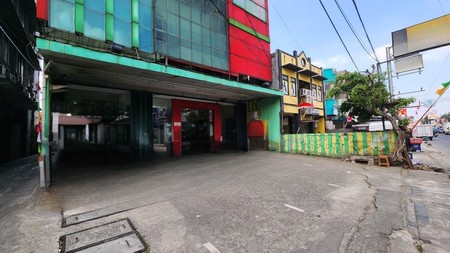 RUKO 4,5 Lantai sangat cocok untuk usaha dan kantor lokasi premium di Jalan Raya Jatiwaringin - Jakarta Timur