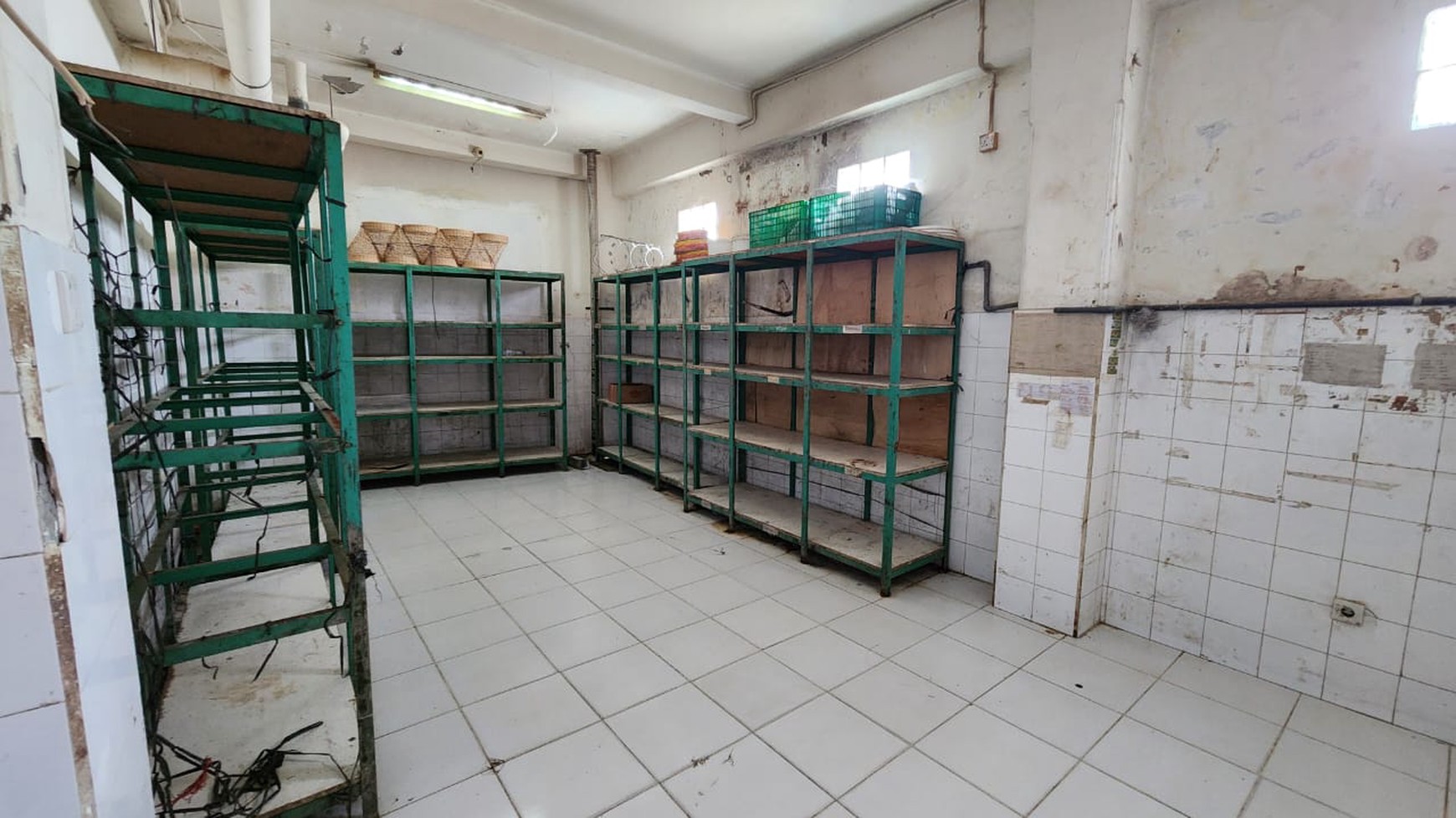 Ruko 4,5 Lantai Lokasi di Jl. Pahlawan Revolusi sangat cocok untuk usaha di area Premium Jakarta Timur