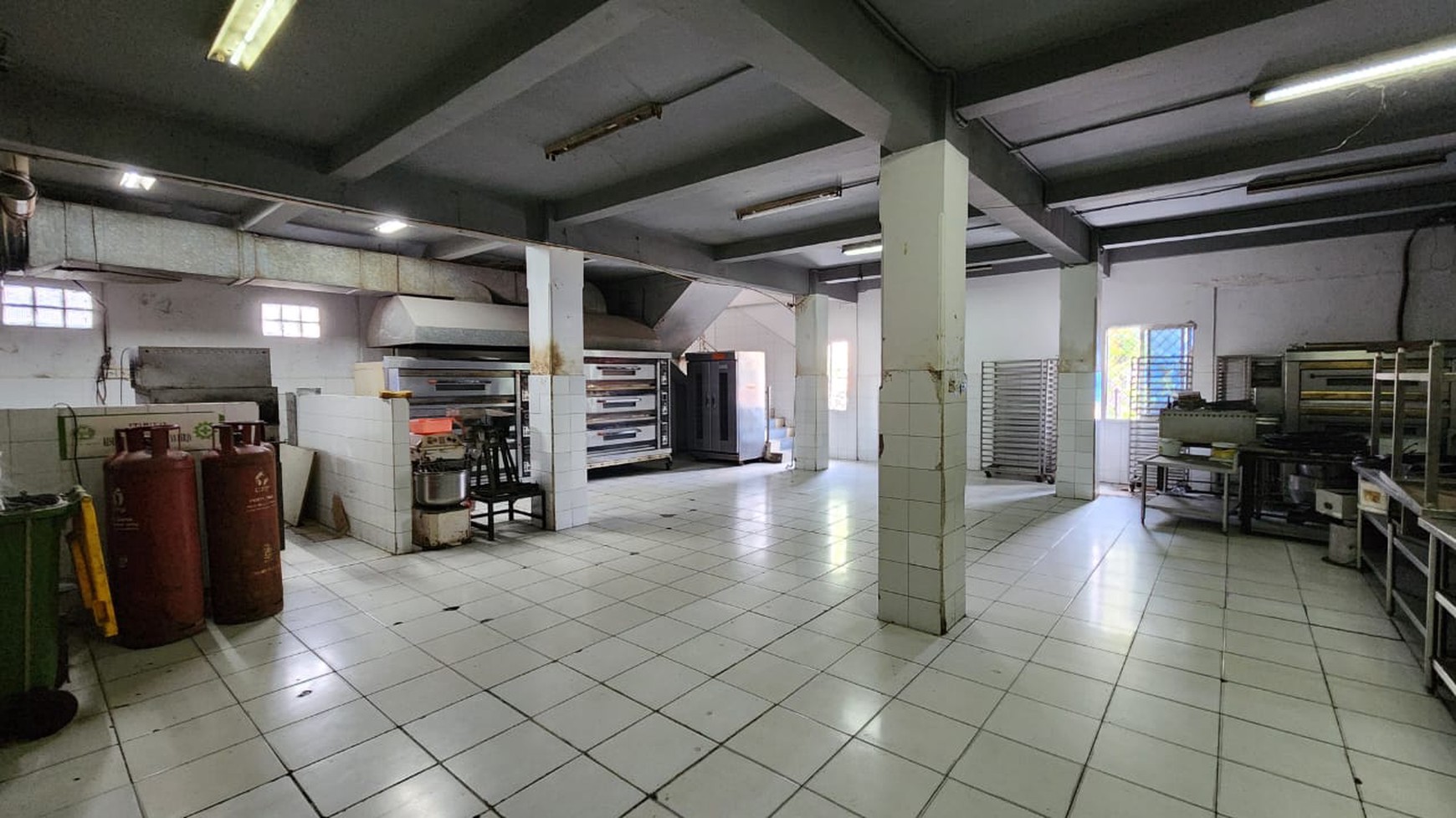 Ruko 4,5 Lantai Lokasi di Jl. Pahlawan Revolusi sangat cocok untuk usaha di area Premium Jakarta Timur
