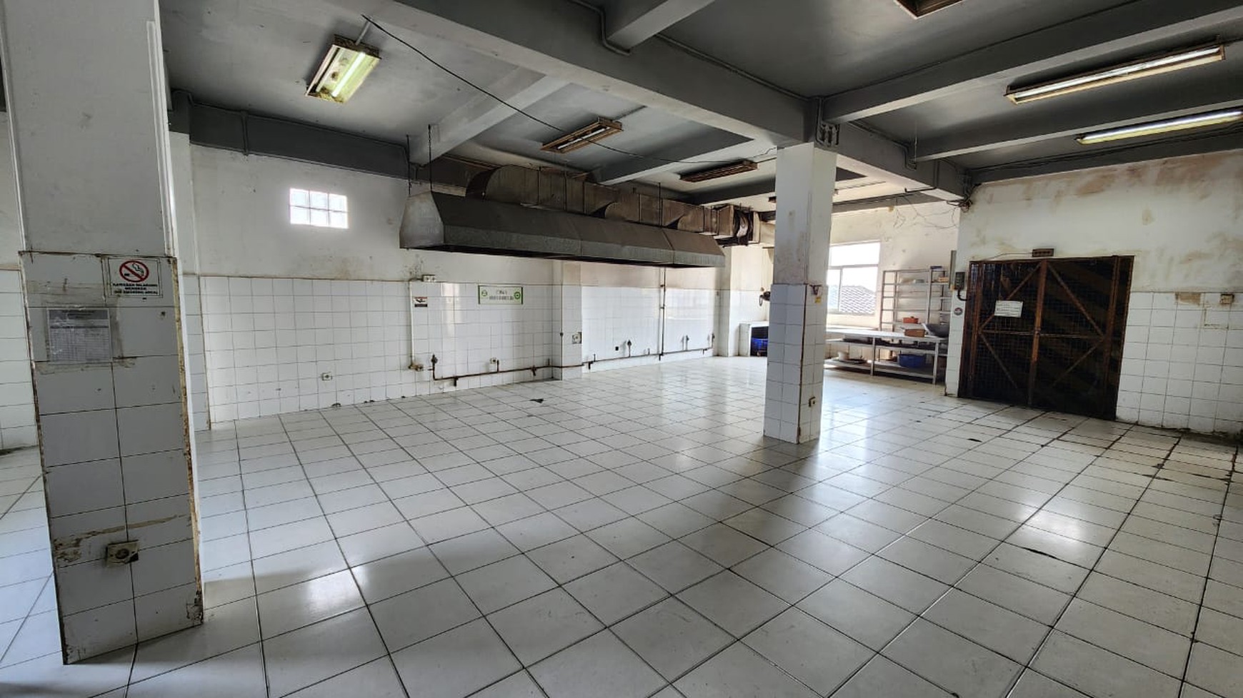 Ruko 4,5 Lantai Lokasi di Jl. Pahlawan Revolusi sangat cocok untuk usaha di area Premium Jakarta Timur