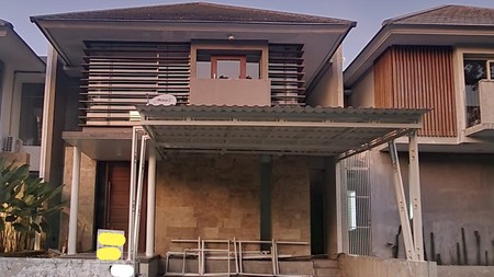 Disewakan Rumah Minimalis Furnish Newton Hill Citraland Surabaya