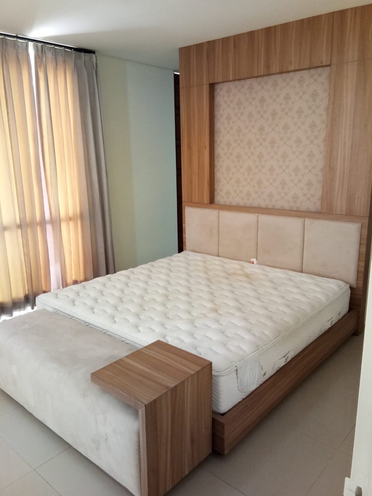 Disewakan Rumah Minimalis Furnish Newton Hill Citraland Surabaya