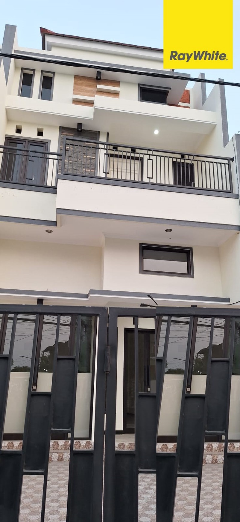 Dijual Rumah 2 lantai di Raya Tambak Medokan Ayu Surabaya