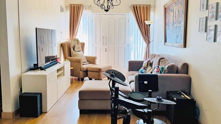 Rumah 2 lantai di Cluster Celesta Graha Raya Bintaro