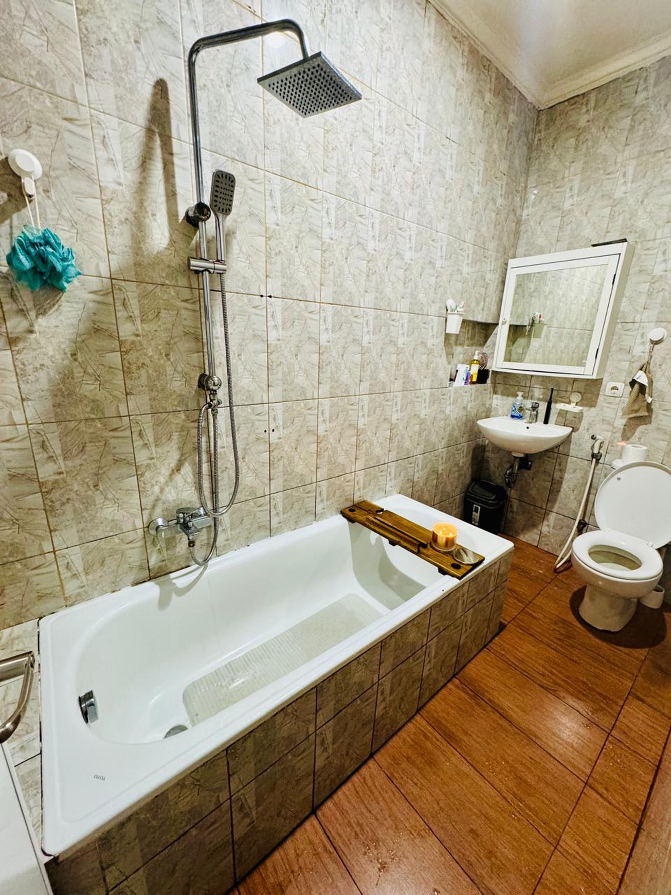 Rumah 2 lantai di Cluster Celesta Graha Raya Bintaro