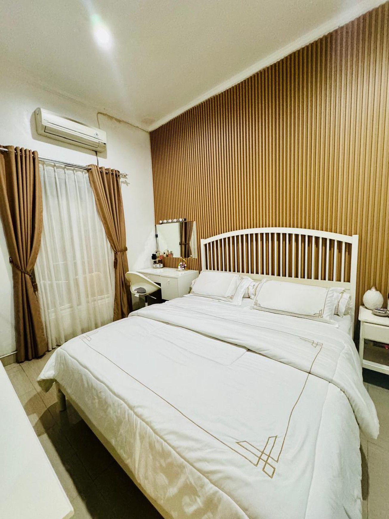 Rumah 2 lantai di Cluster Celesta Graha Raya Bintaro