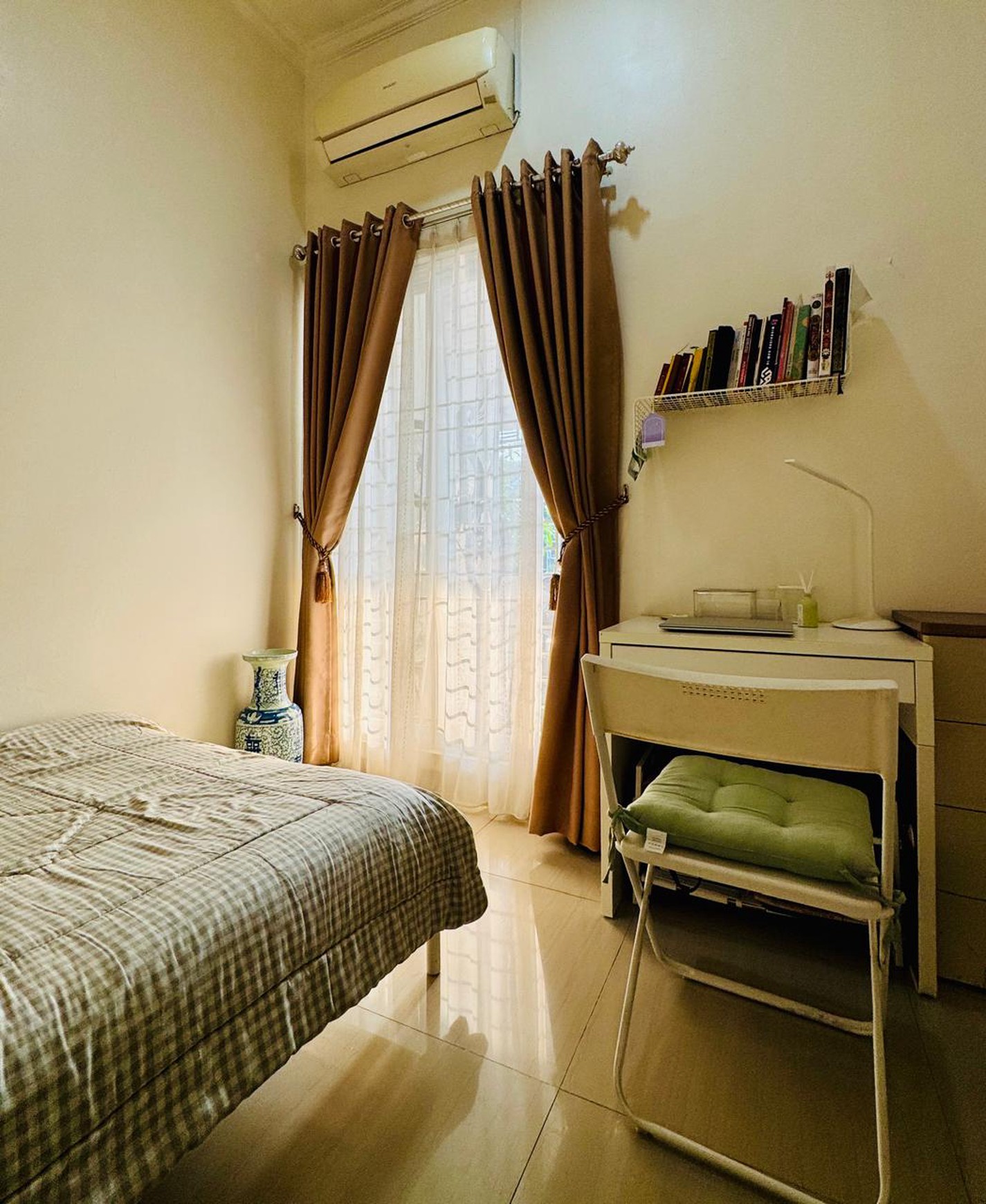Rumah 2 lantai di Cluster Celesta Graha Raya Bintaro