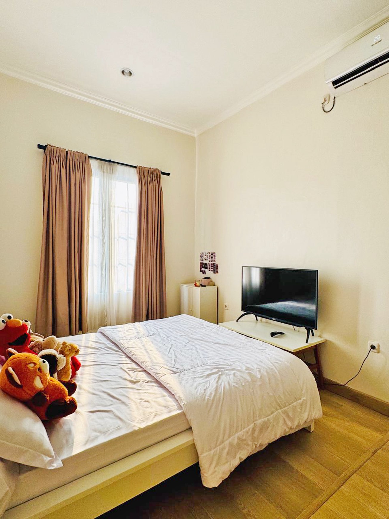 Rumah 2 lantai di Cluster Celesta Graha Raya Bintaro