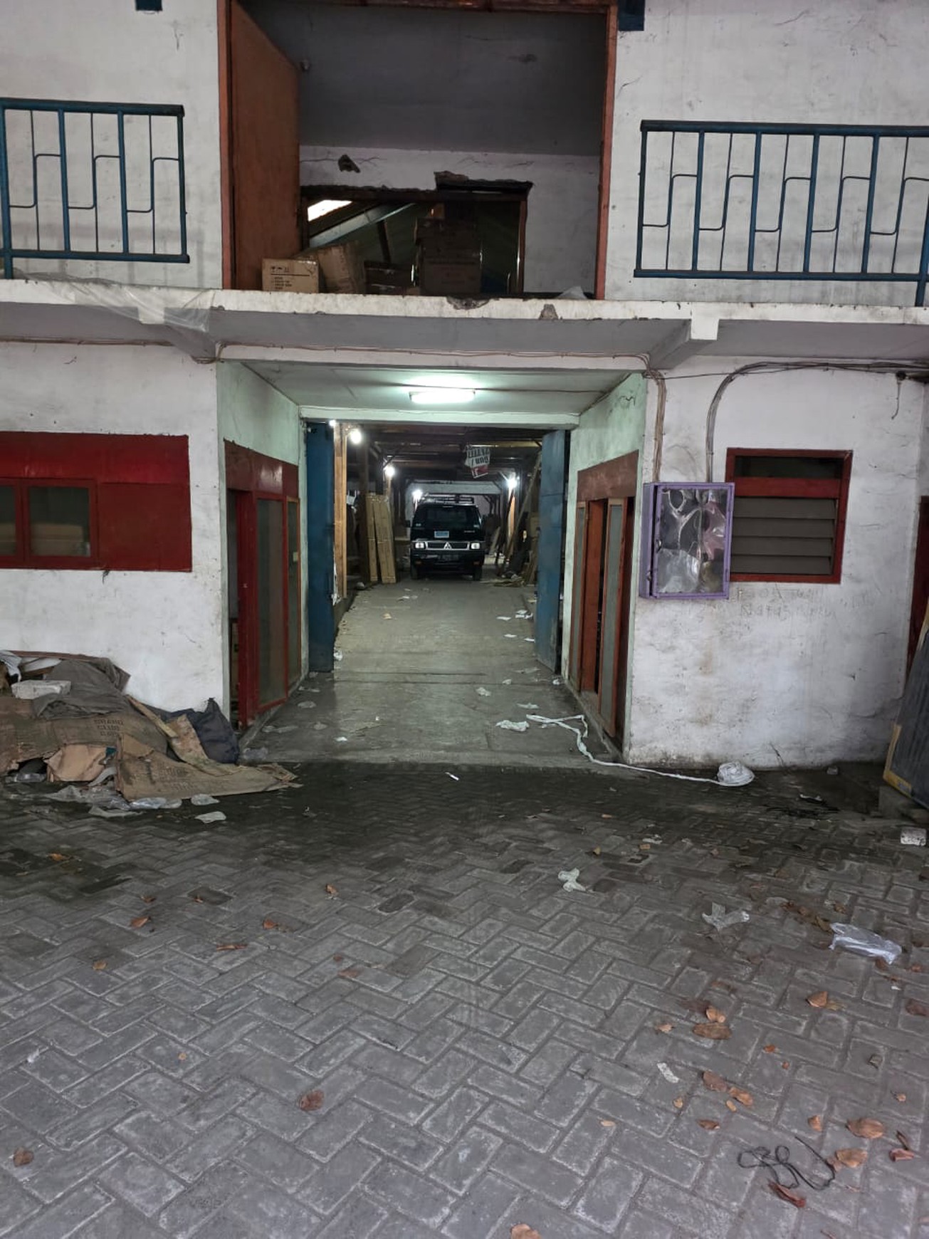 DIJUAL Gudang 2 Lantai Strategis di Jl. Brigjen Katamso Sidoarjo - Investasi Properti Komersial Terbaik!