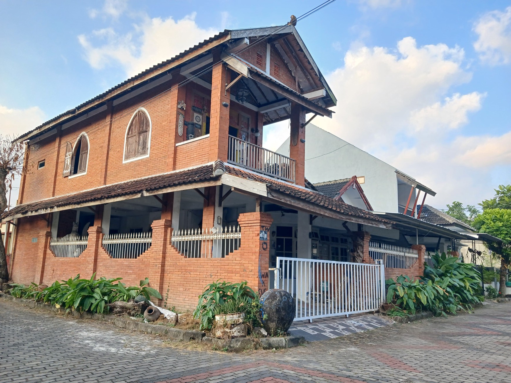 Rumah Dalam Perum Taman Griya Indah Lokasi Dekat Mirota Godean