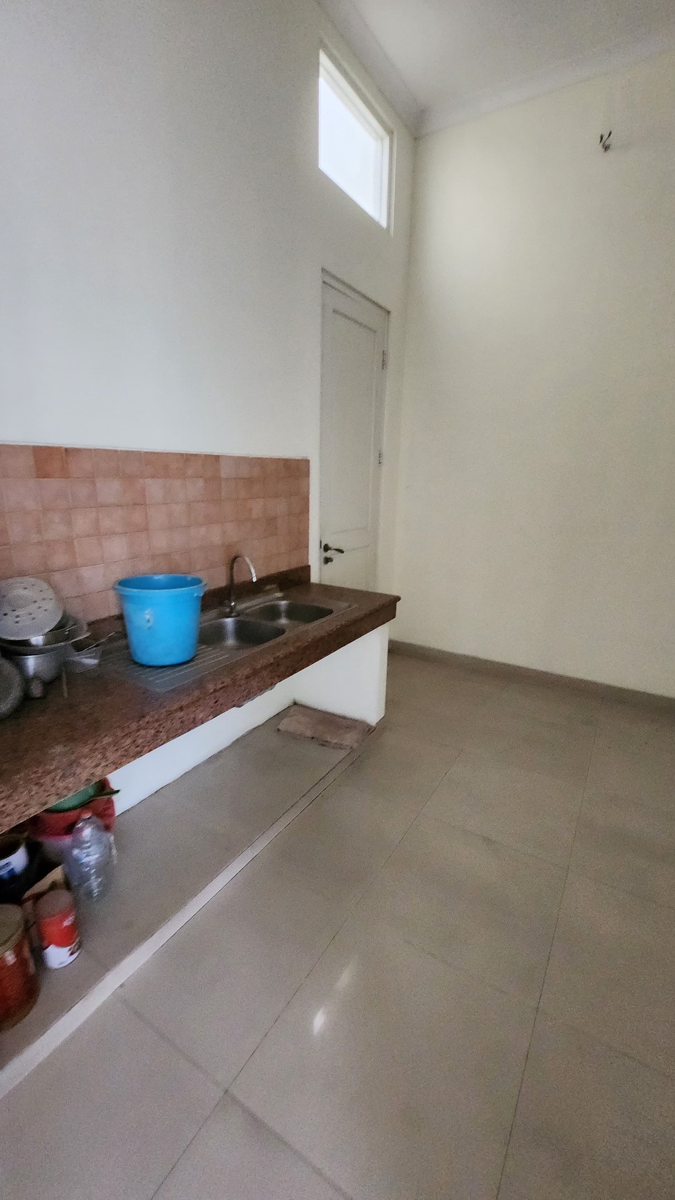 DiSewakan Rumah 1 lantai Nol Jalan RAYA KEMBAR A Yani Residence Surabaya Selatan