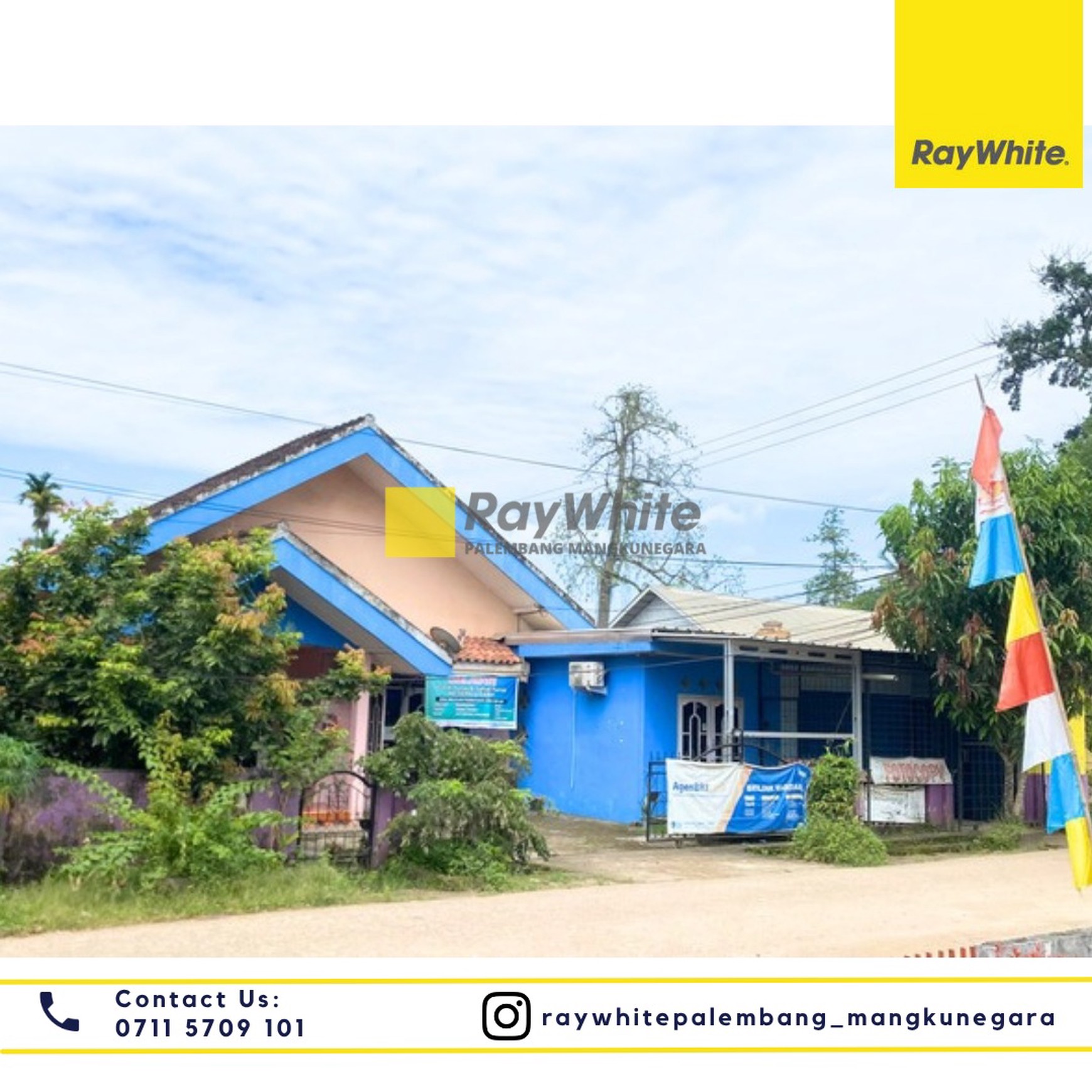 Rumah dan Kios Depan Kantor Camat Talang Kelapa.