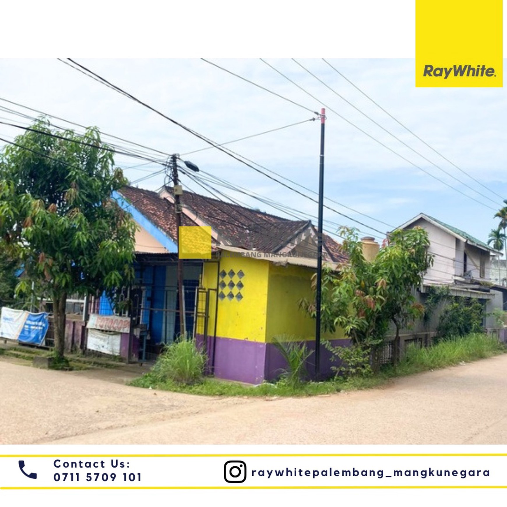 Rumah dan Kios Depan Kantor Camat Talang Kelapa.