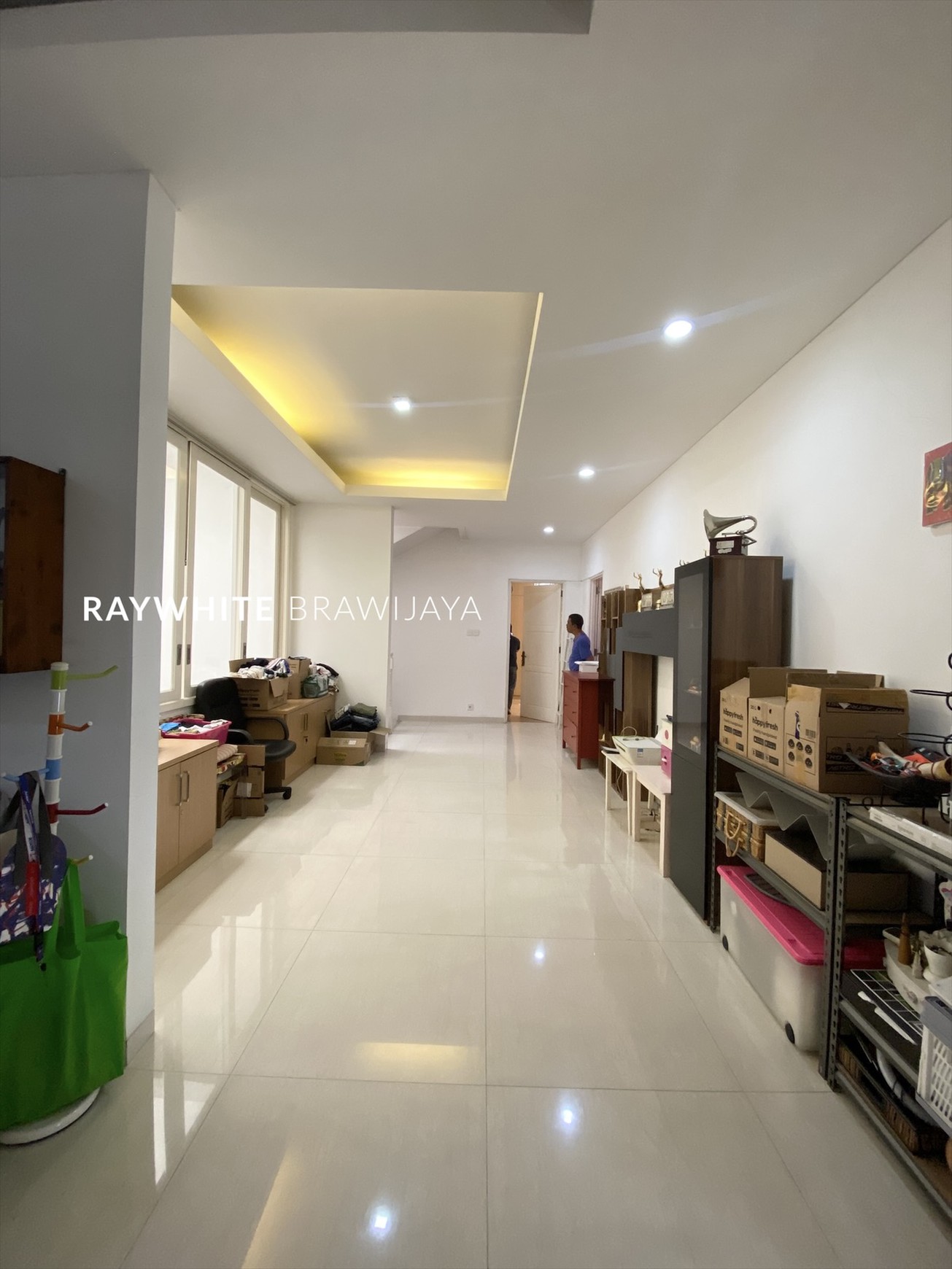 Rumah Bangunan 3 Lantai Lokasi Strategis Area Pondok Indah