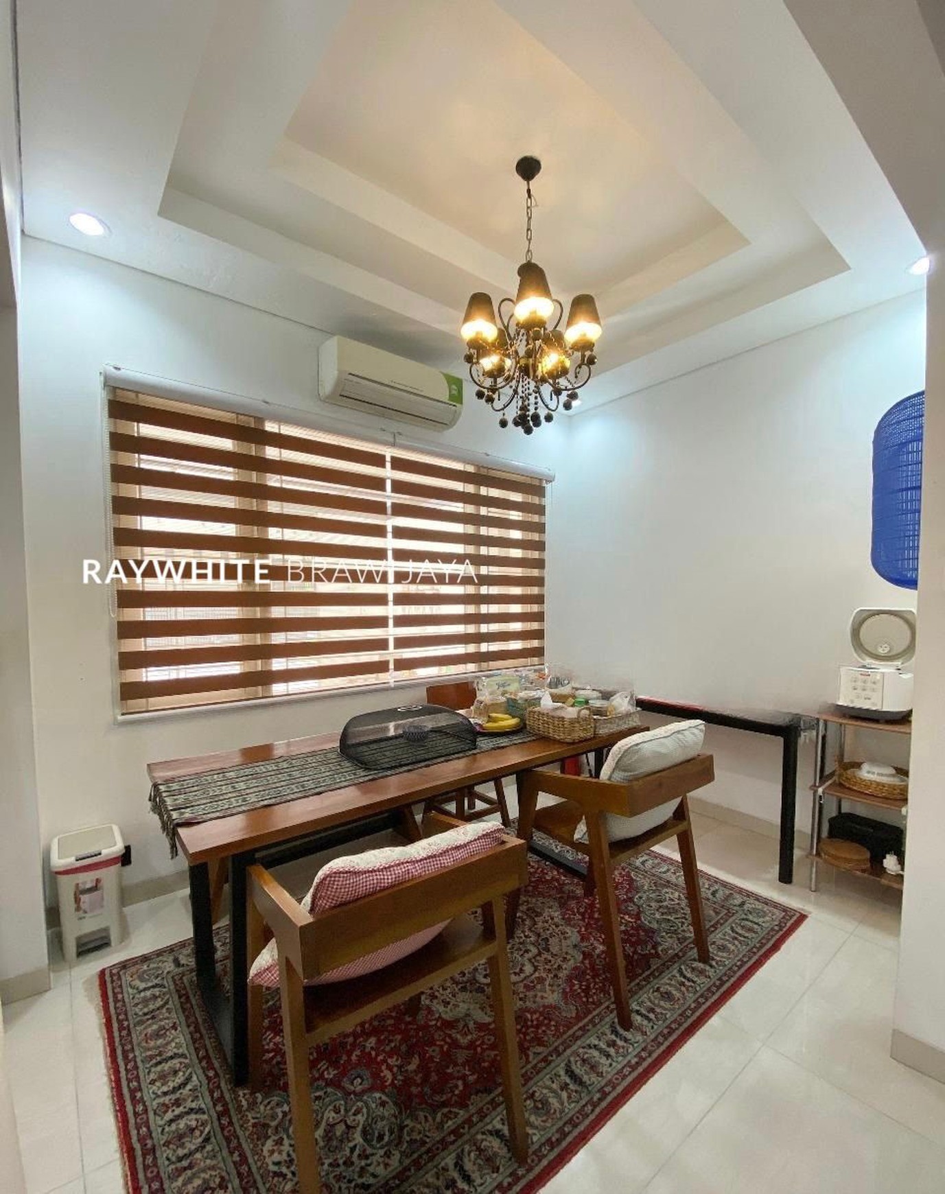 Rumah Bangunan 3 Lantai Lokasi Strategis Area Pondok Indah