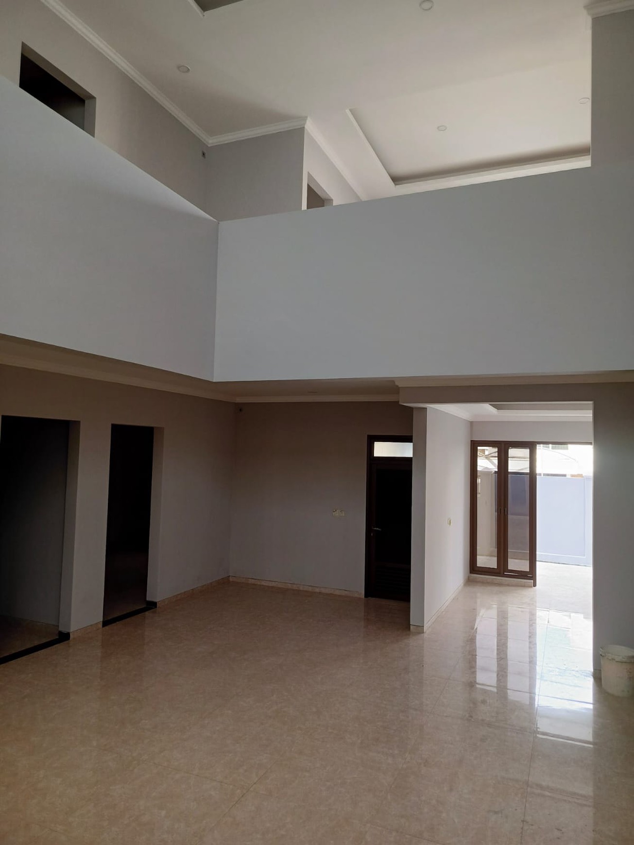 Rumah Cantik di Manyar Kertoadi, Selangkah dari Galaxy Mall