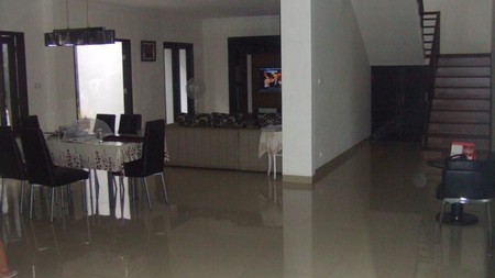 Rumah di Jakarta Selatan 2 Lantai KT 4+2 KM 4+1 SHM