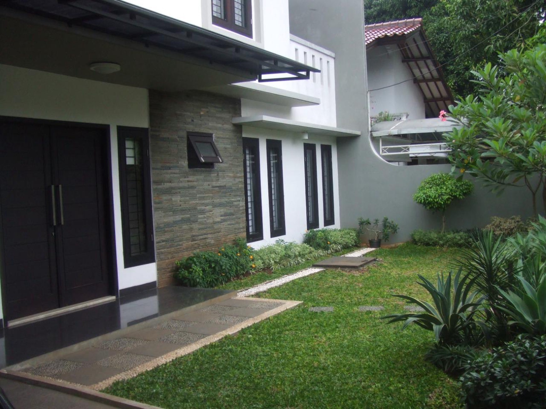Rumah di Jakarta Selatan 2 Lantai KT 4+2 KM 4+1 SHM