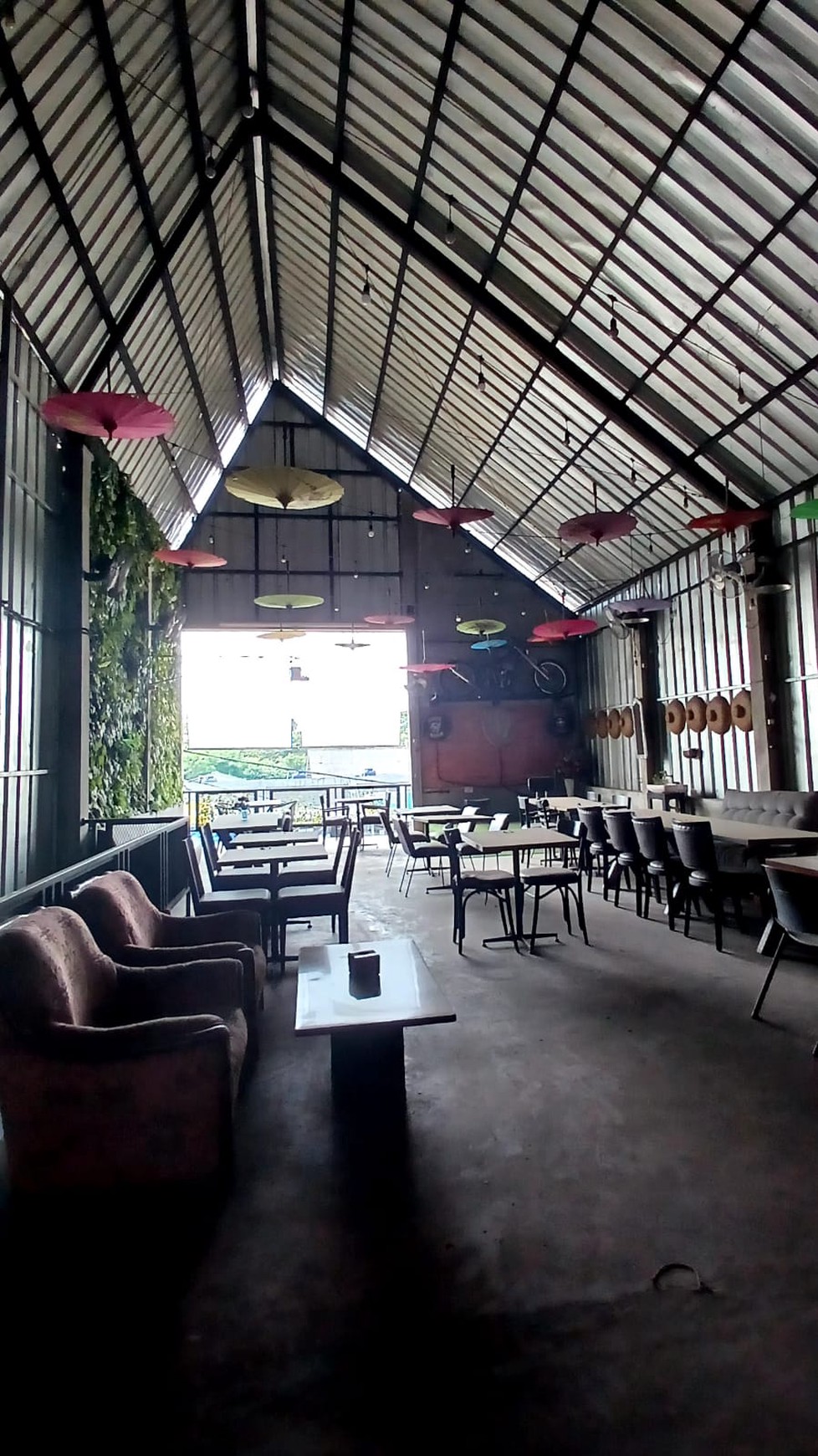 Ruang usaha, bagus, Furnished, Cocok untuk Caffe atau Resto .