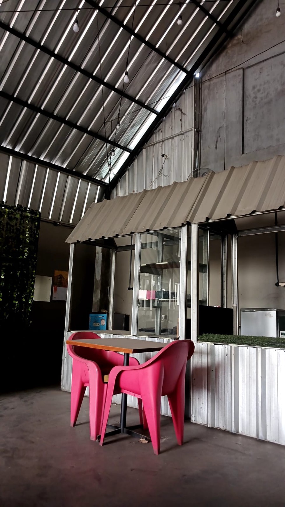 Ruang usaha, bagus, Furnished, Cocok untuk Caffe atau Resto .